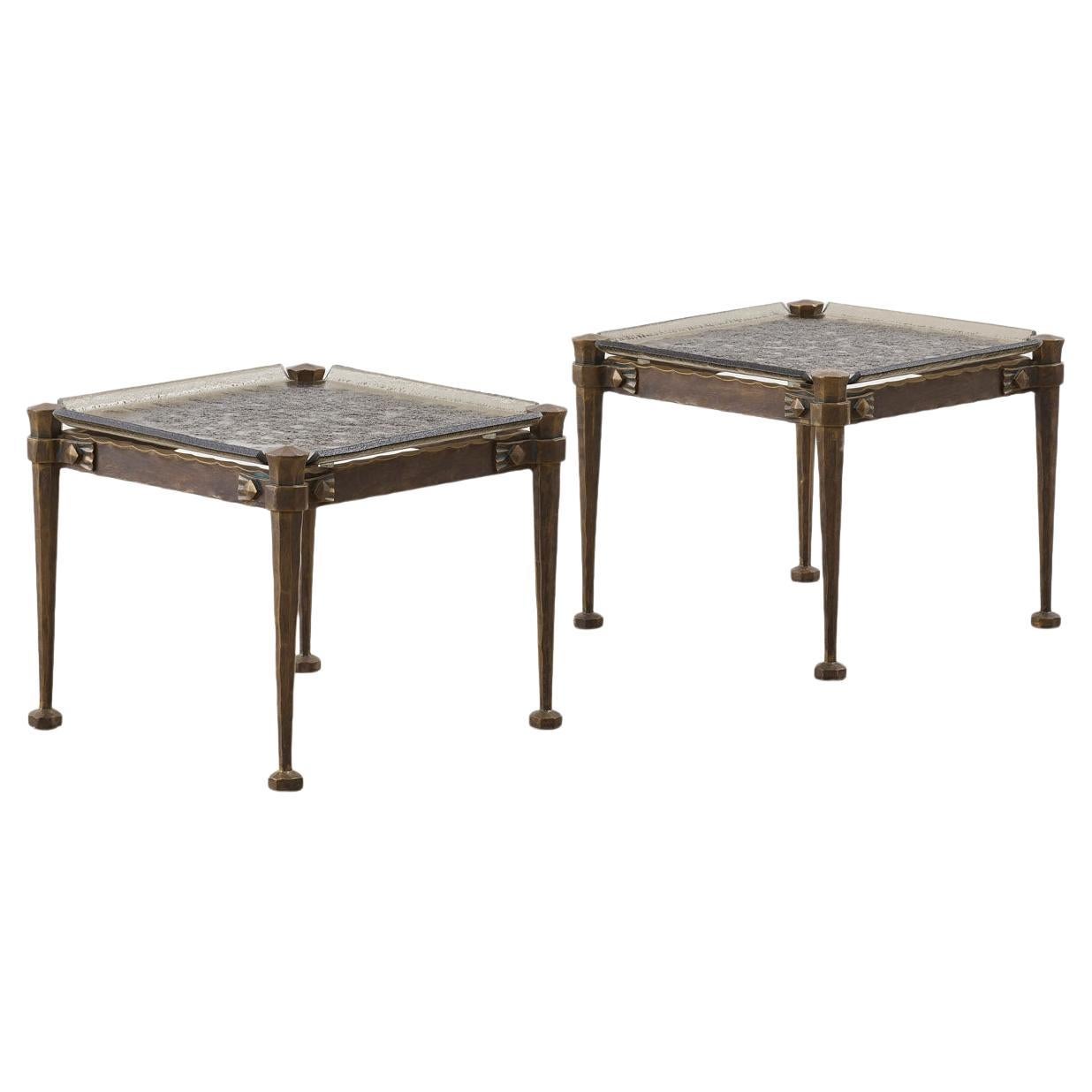 Pareja de mesas auxiliares Lothar Klute de bronce forjado y cristal fundido -Alemania, años 80 en venta