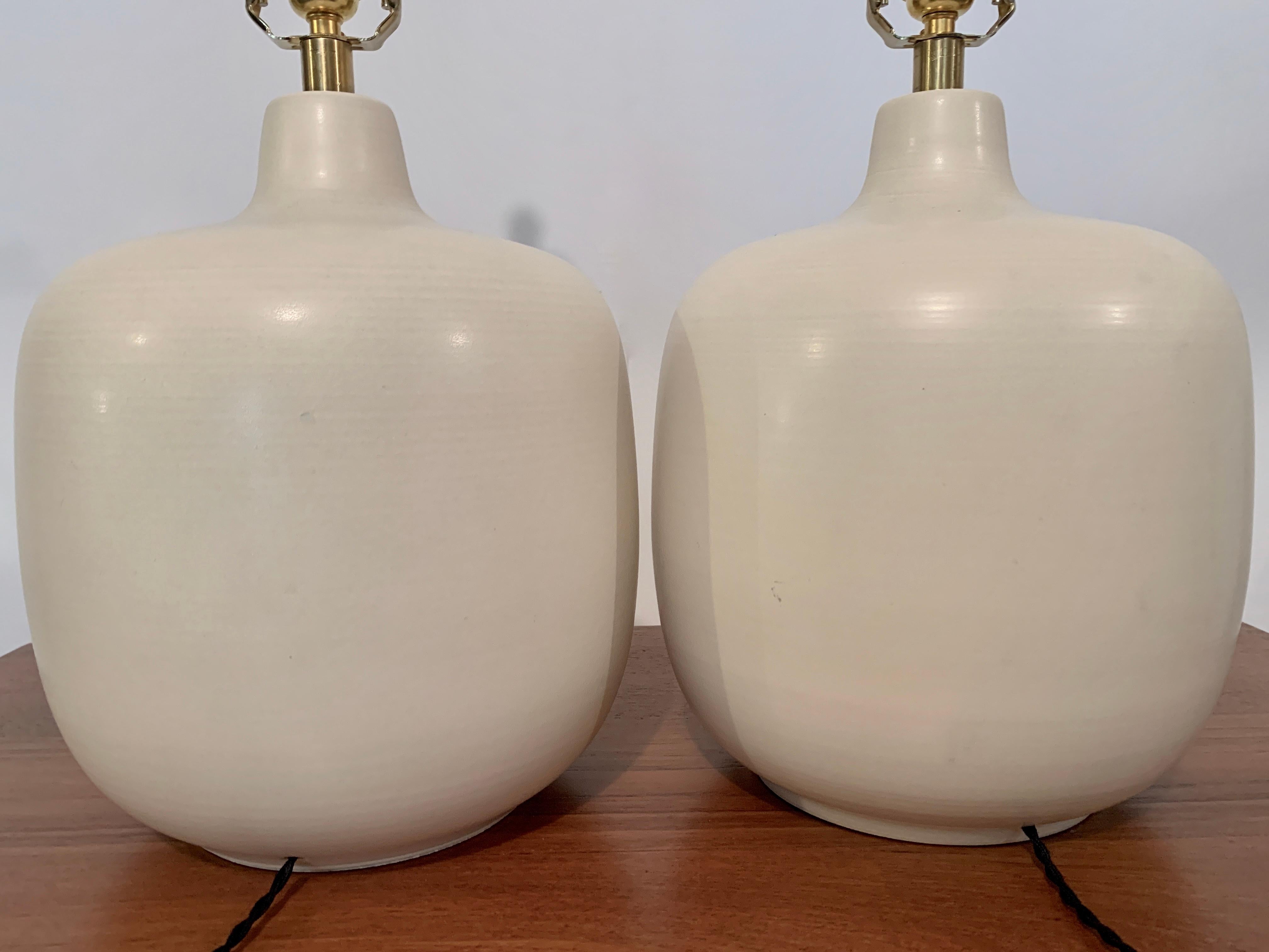 Pair of Lotte and Gunnar Bostlund Bone Stoneware Table Lamps In Good Condition In Bainbridge, NY