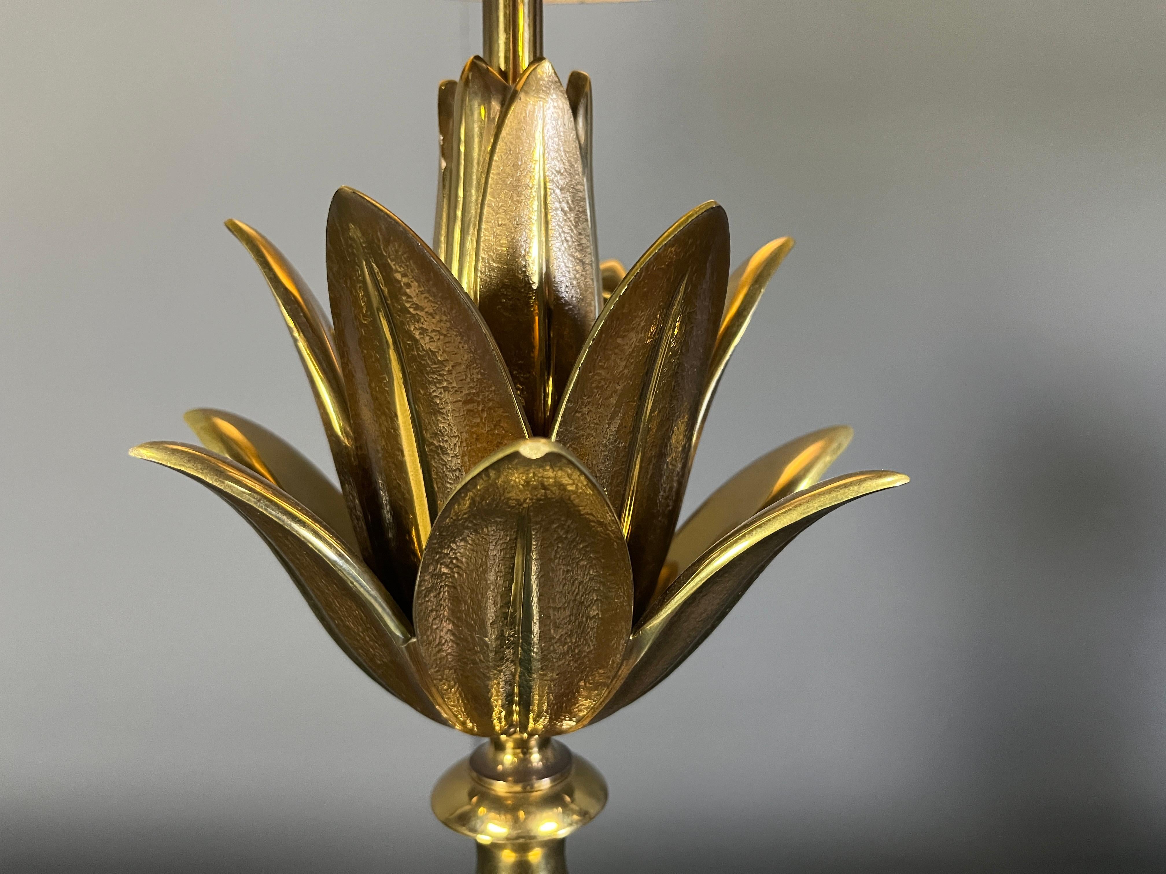 Coppia di lampade da tavolo a fiore di loto firmate Maison Charles, anni '70 in vendita 6