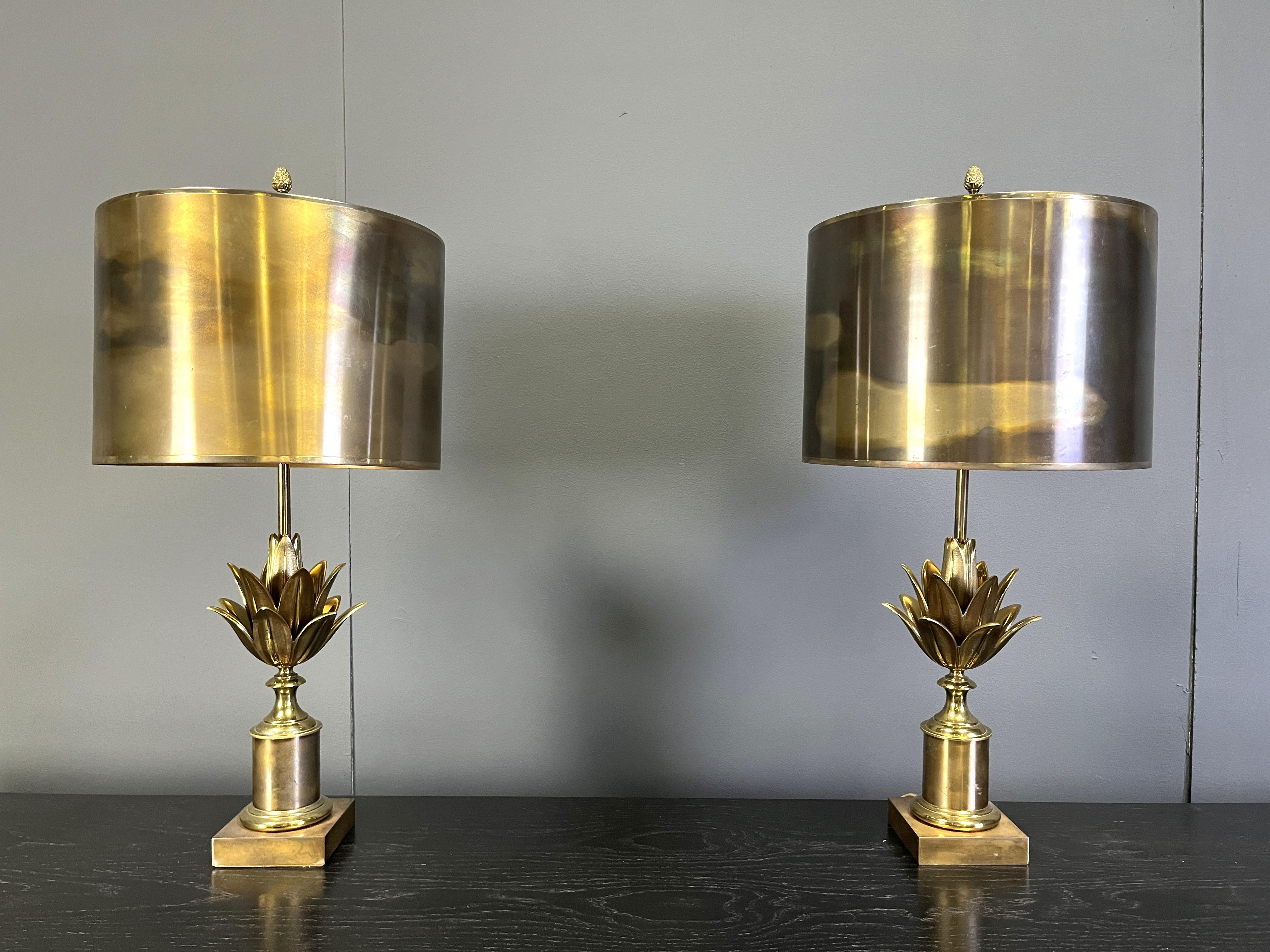 Coppia di lampade da tavolo a fiore di loto firmate Maison Charles, anni '70 in vendita 10