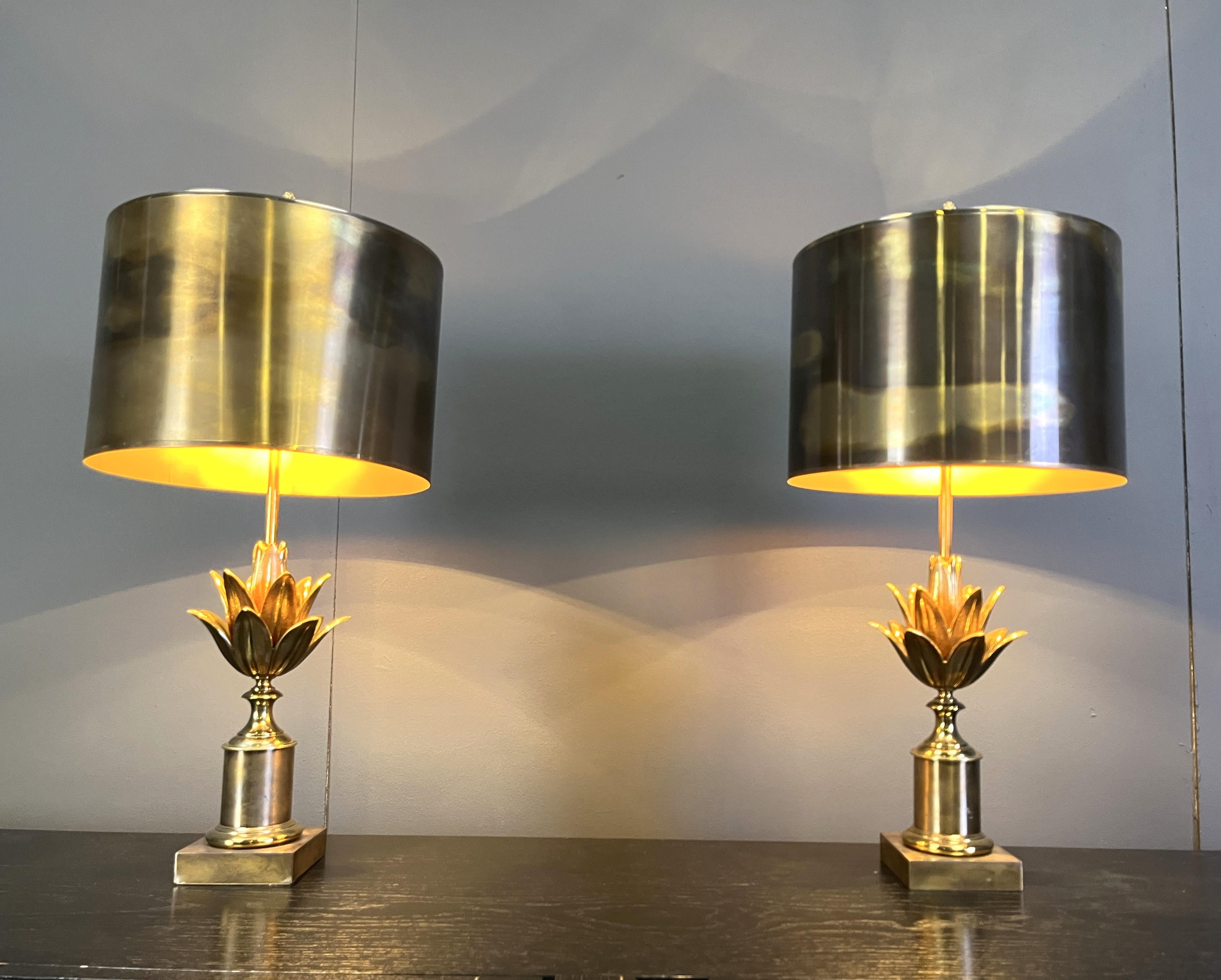 Coppia di lampade da tavolo a fiore di loto firmate Maison Charles, anni '70 In condizioni buone in vendita a Leuven, Vlaams Gewest