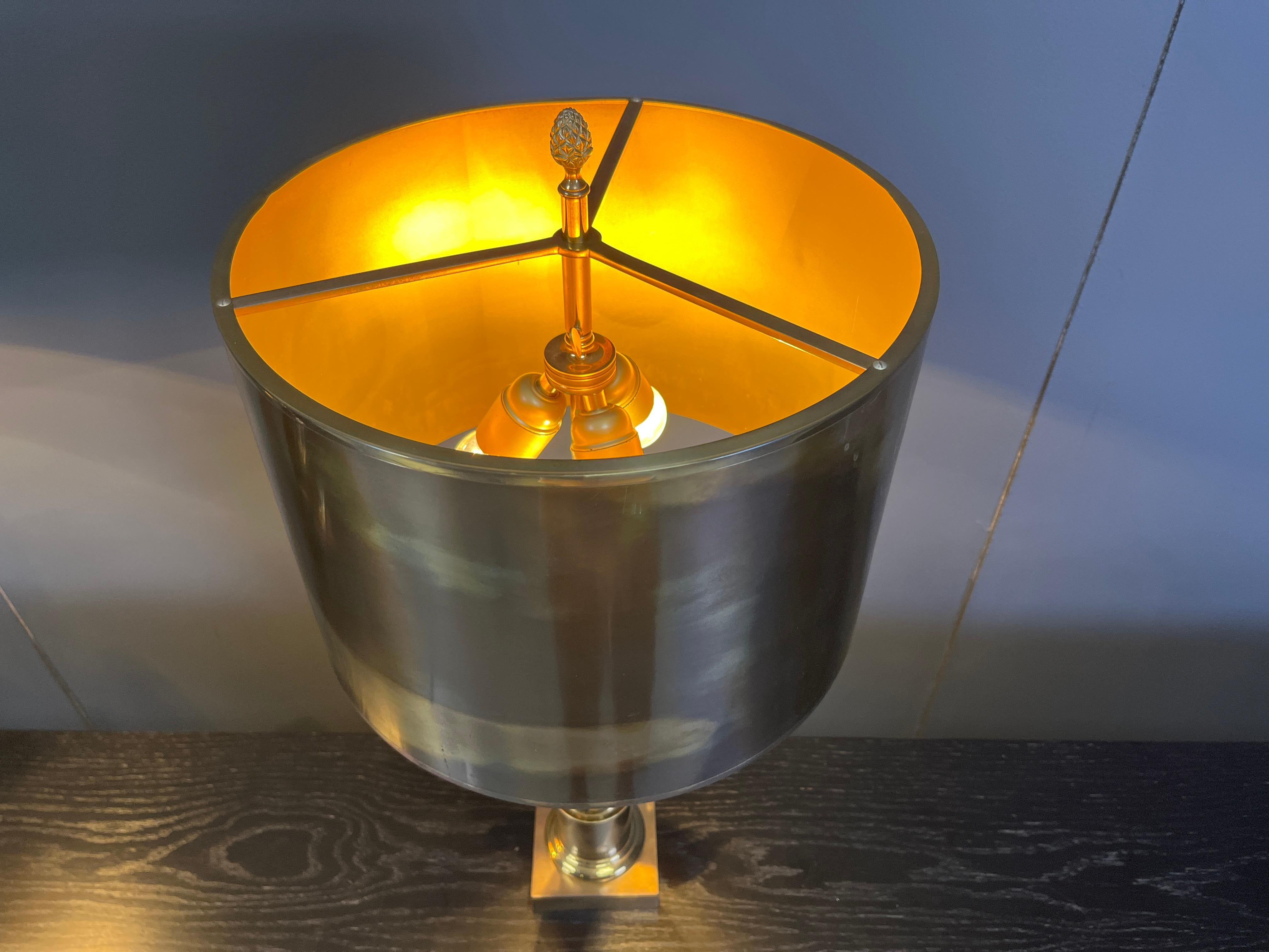 Metallo Coppia di lampade da tavolo a fiore di loto firmate Maison Charles, anni '70 in vendita
