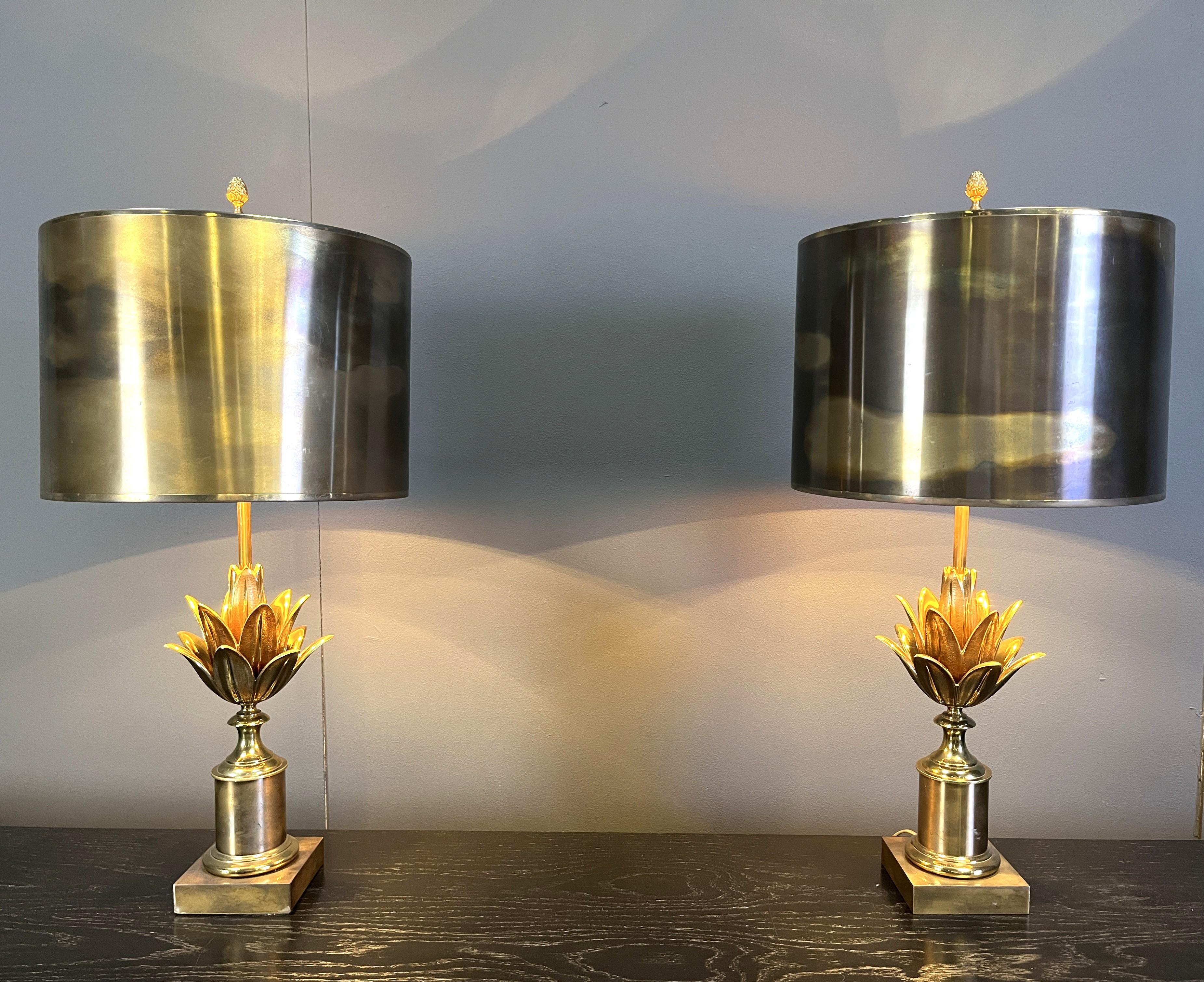Coppia di lampade da tavolo a fiore di loto firmate Maison Charles, anni '70 in vendita 1