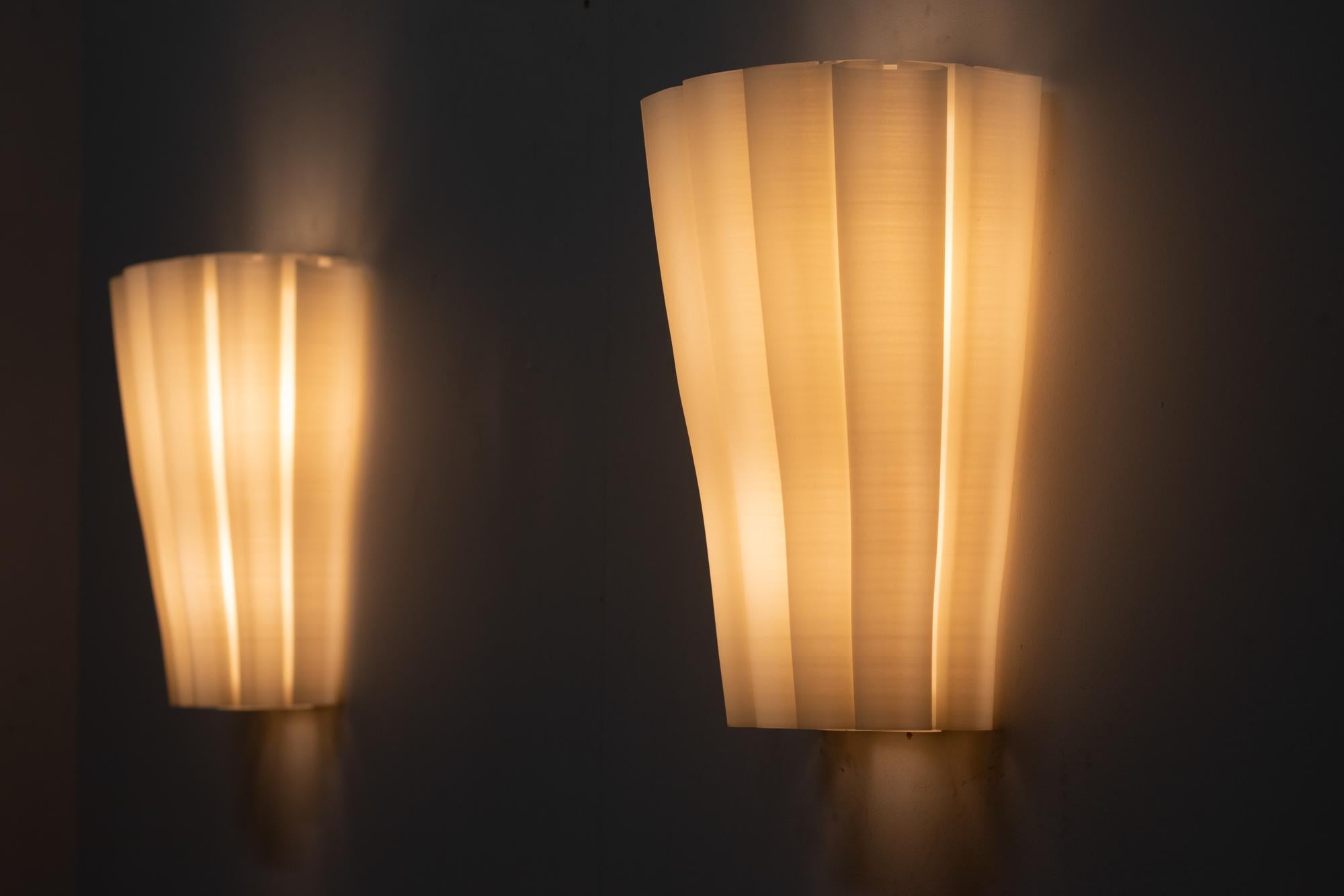 Pair of Lotus wall lamps  In New Condition In Brussels, BE