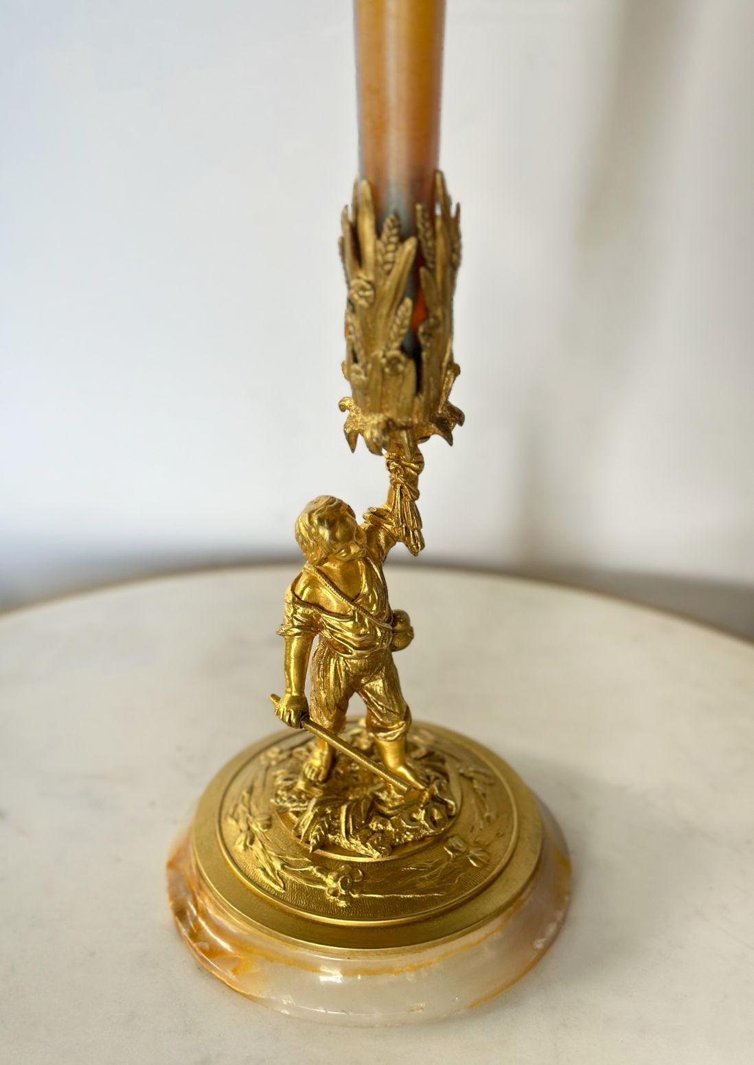 Paar Louis Comfort Tiffany-Vasen aus Bronze, Marmor und Favrile-Glas, Louis Comfort (amerikanisch)