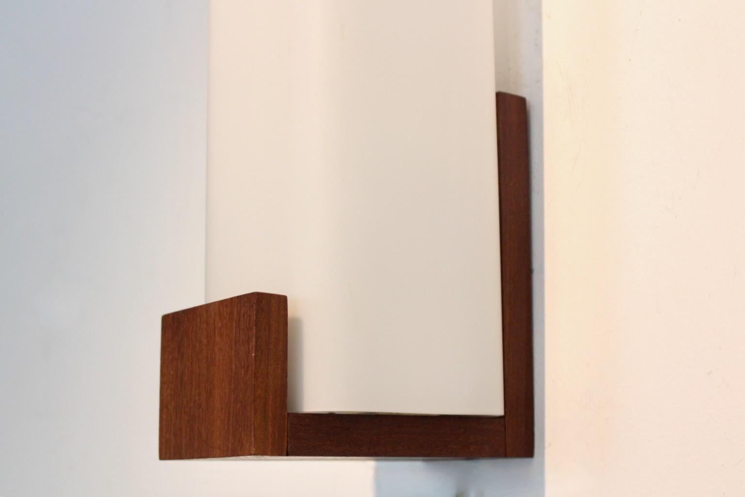 Pareja de lámparas de pared Louis Kalff 