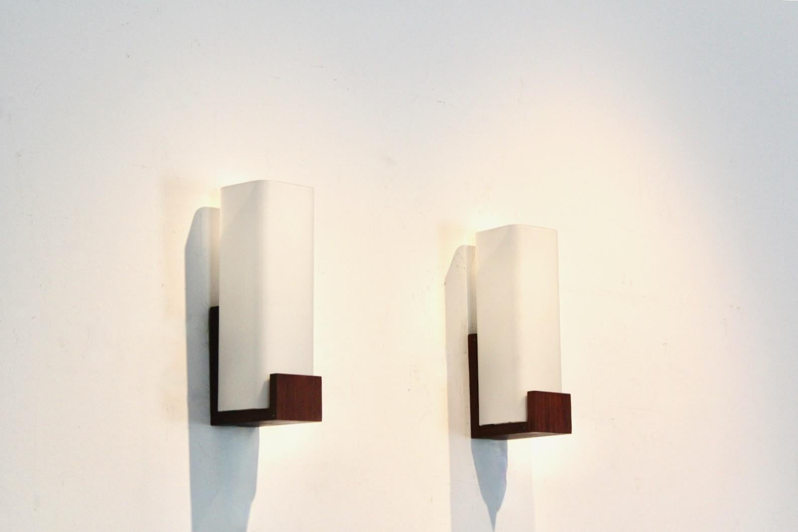 Pareja de lámparas de pared Louis Kalff 
