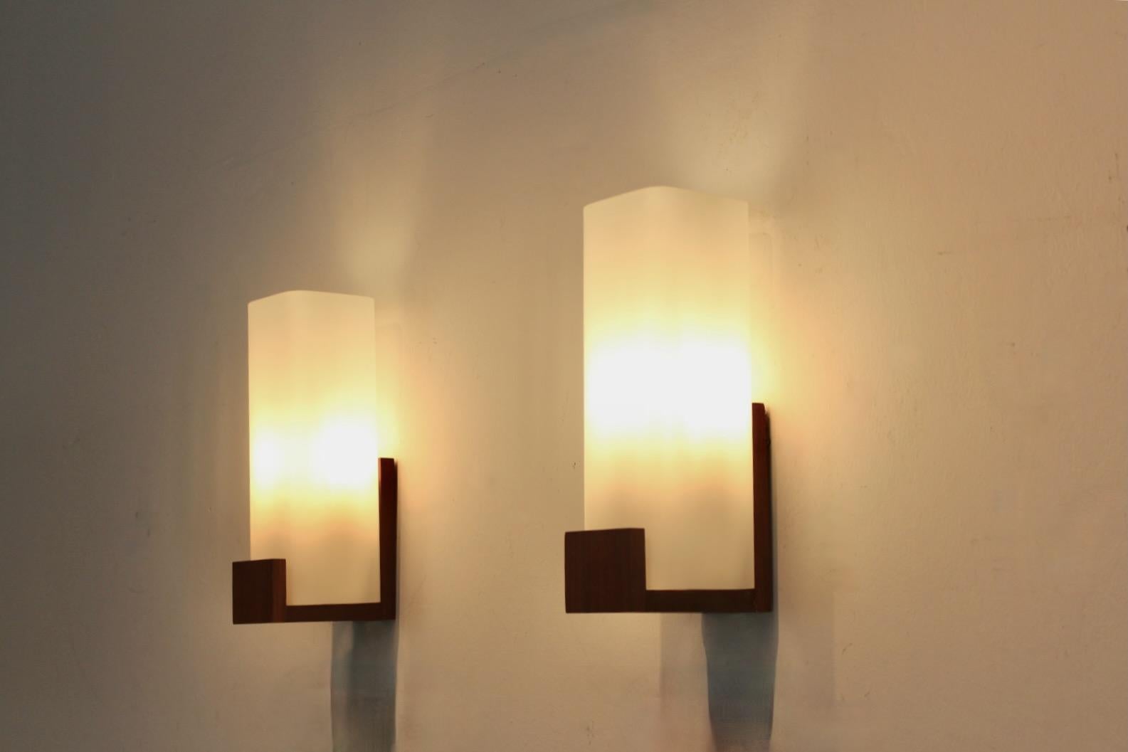 Pareja de lámparas de pared Louis Kalff 