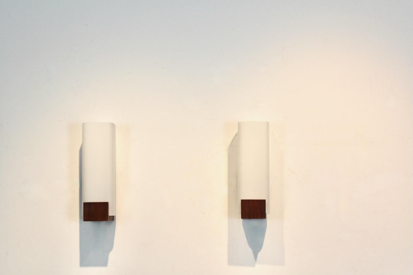 Pareja de lámparas de pared Louis Kalff 