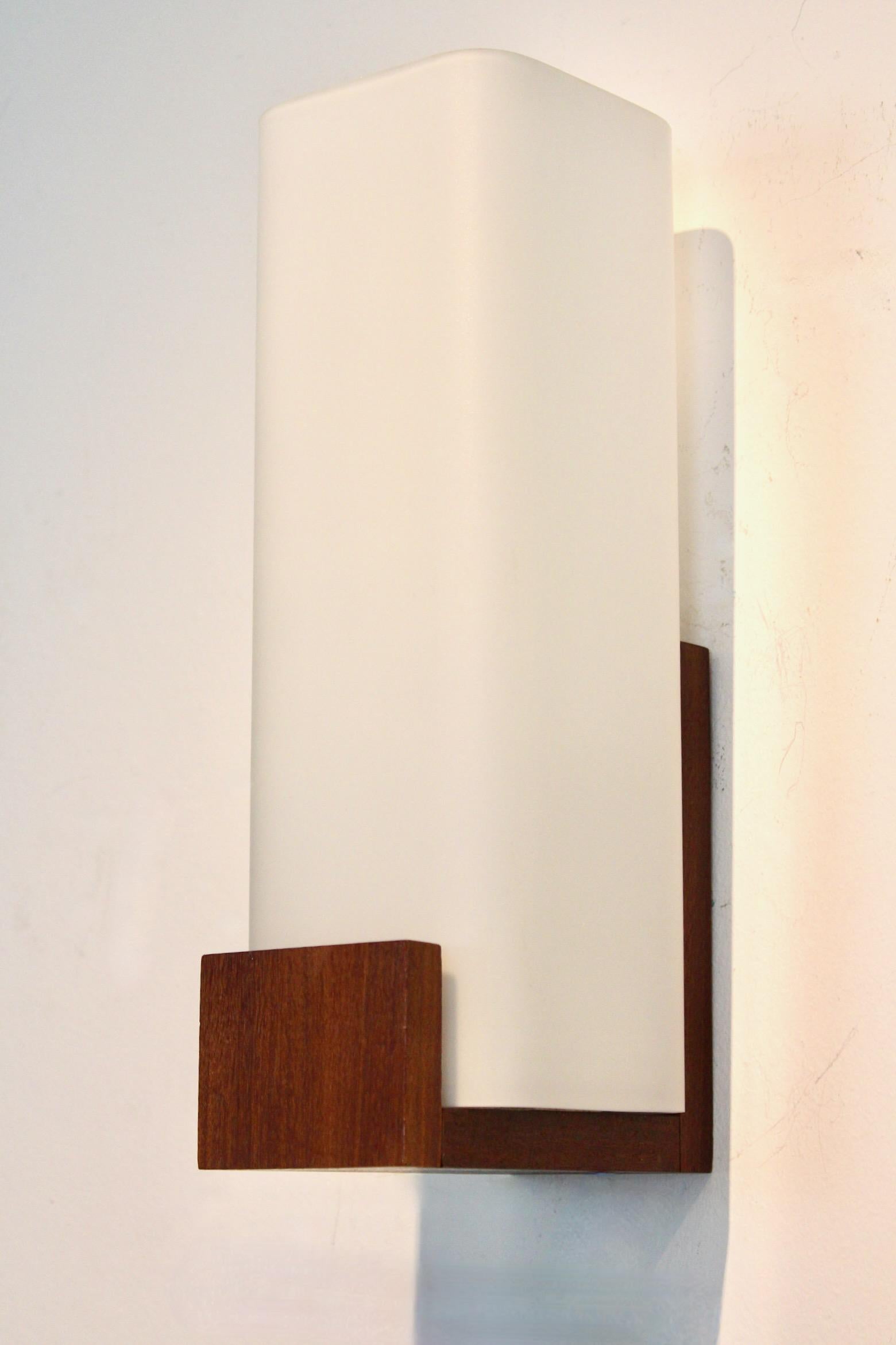 Pareja de lámparas de pared Louis Kalff 