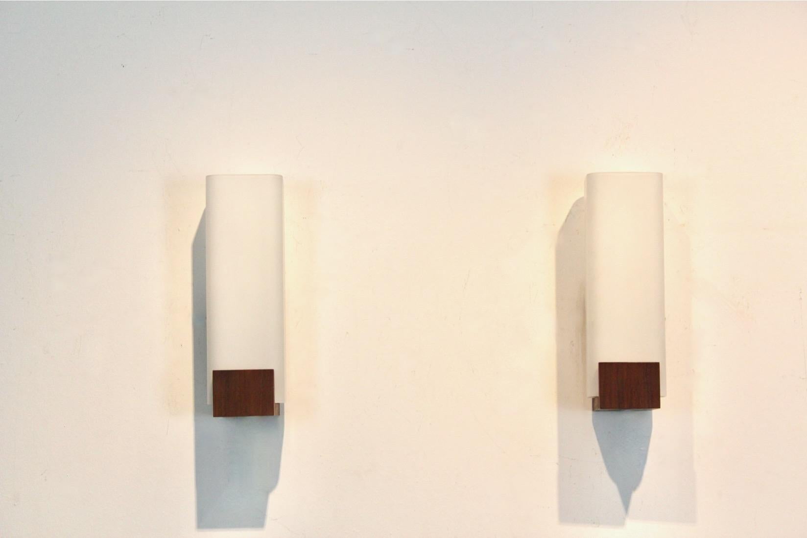 Pareja de lámparas de pared Louis Kalff 