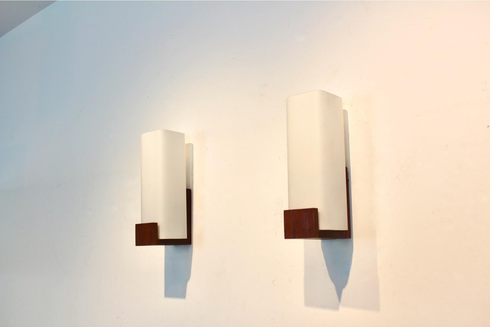 Pareja de lámparas de pared Louis Kalff 