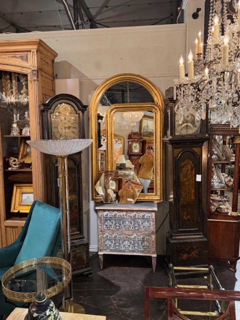 Paar Louis Philippe-Spiegel mit Bogenaufsatz im Zustand „Gut“ in Dallas, TX