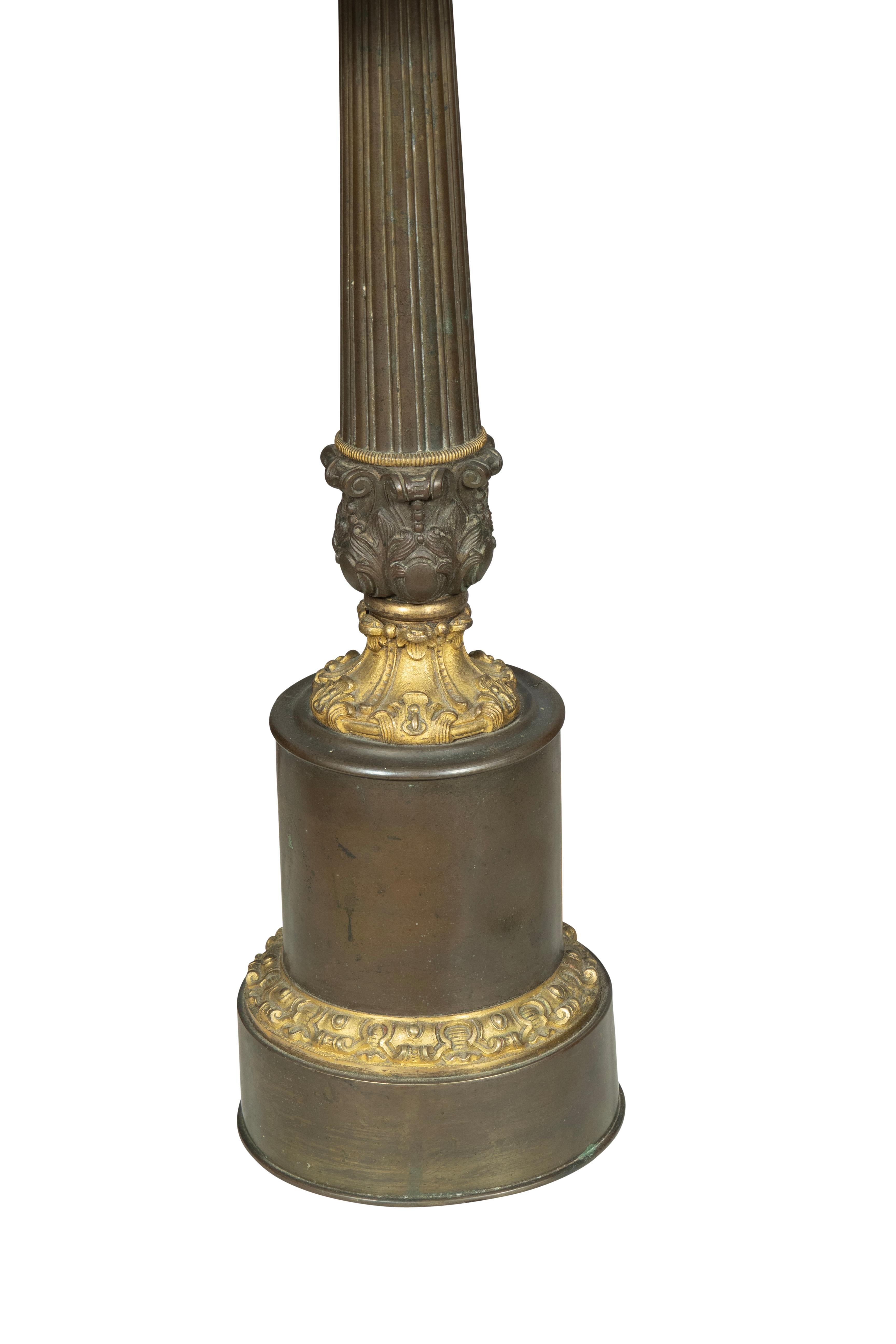 Français Paire de lampes de table Louis Philippe en bronze en vente