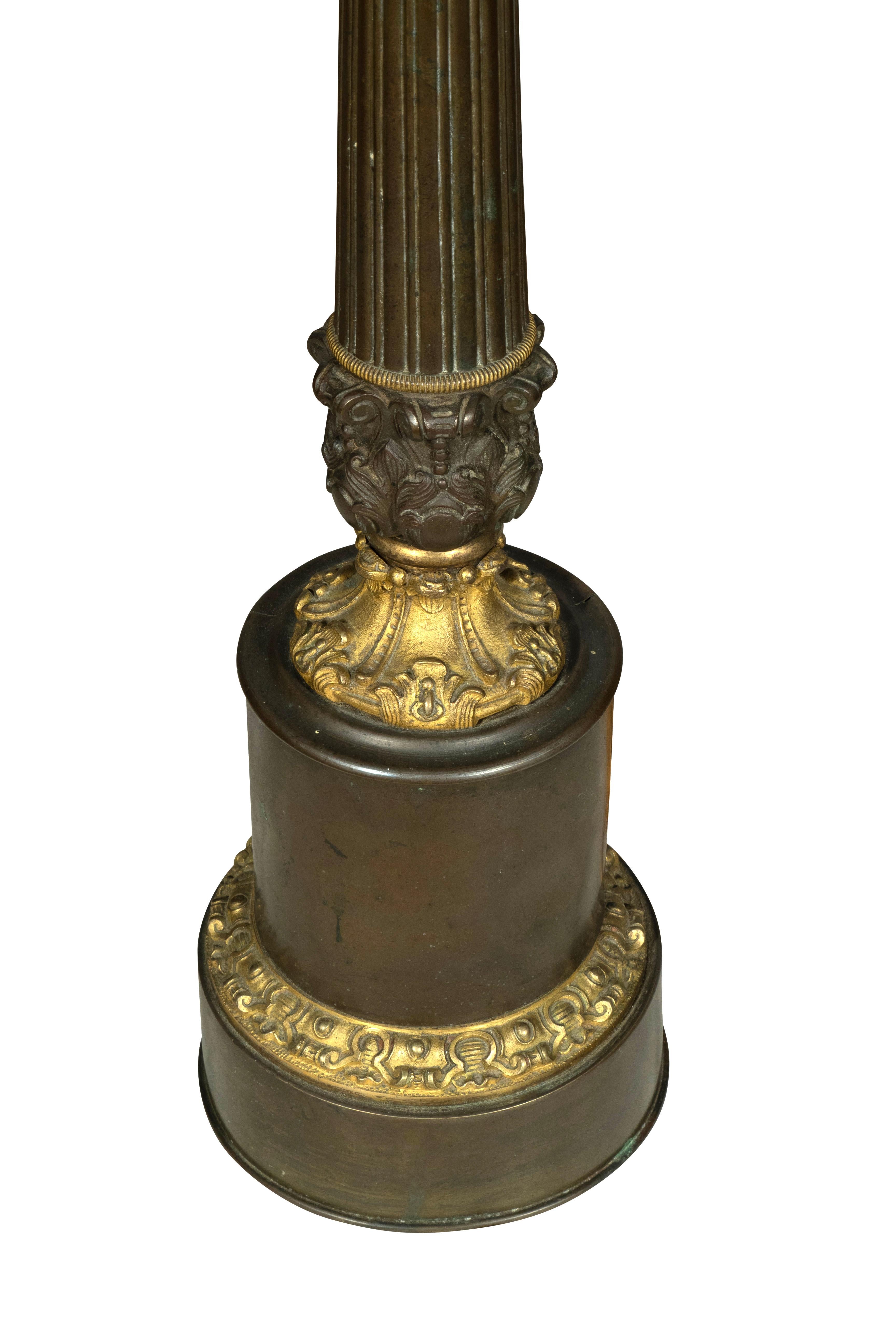 Bronze Paire de lampes de table Louis Philippe en bronze en vente