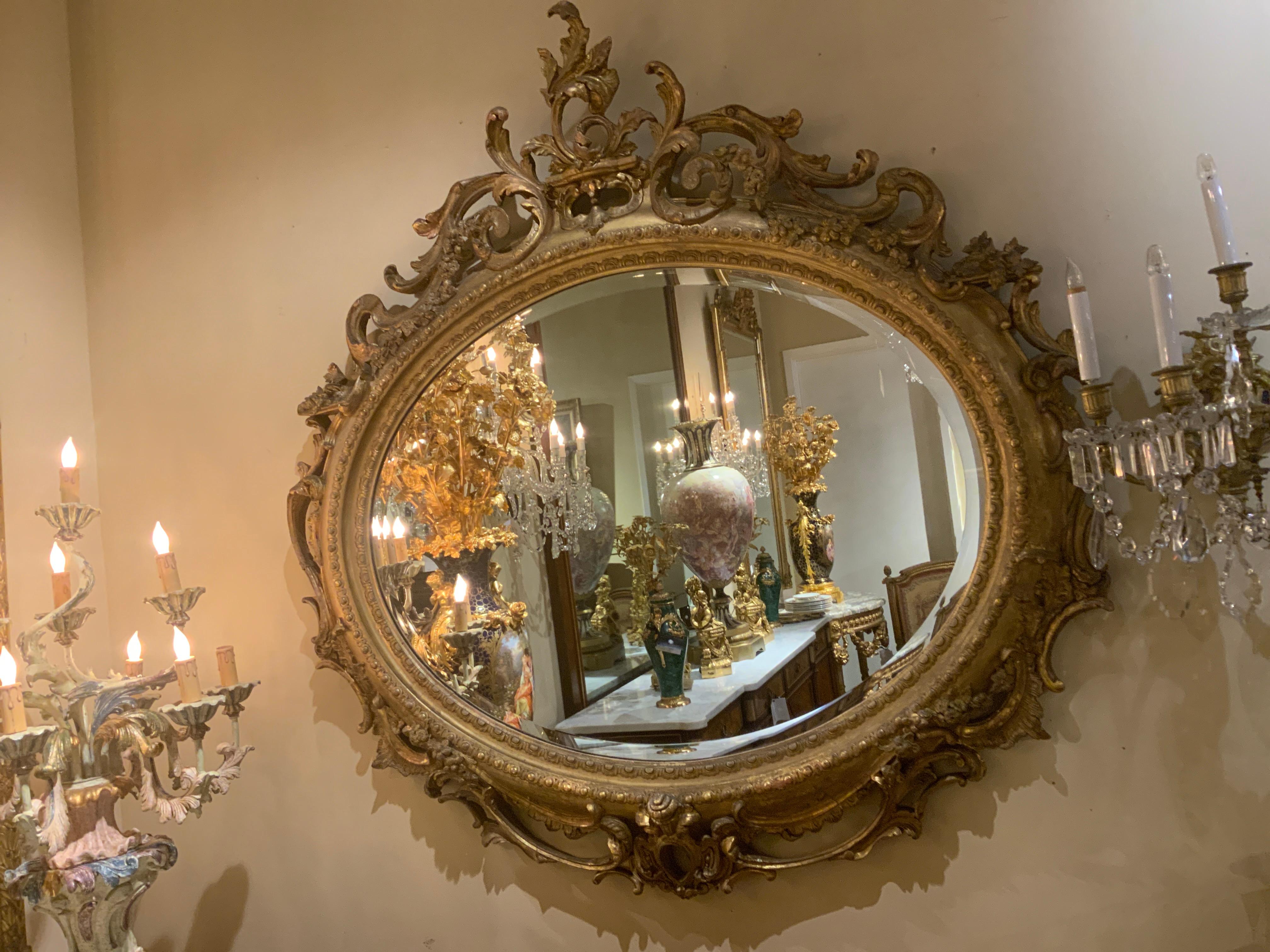 Coppia di specchi ovali in legno dorato Louis Philippe, XIX secolo, gusto rococò in vendita 4