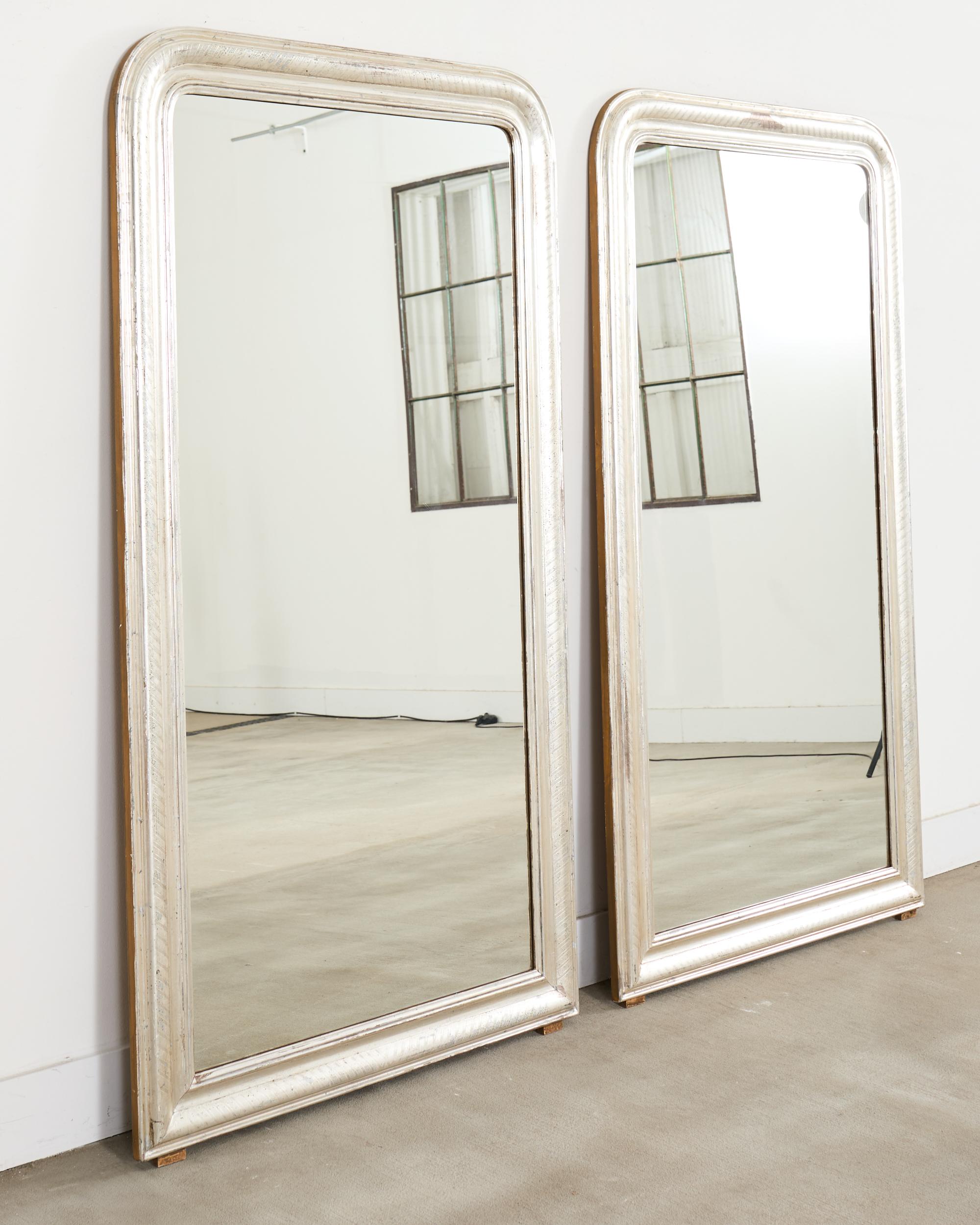 Paire de miroirs dorés à la feuille d'argent Louis Philippe 6 pieds en vente 2