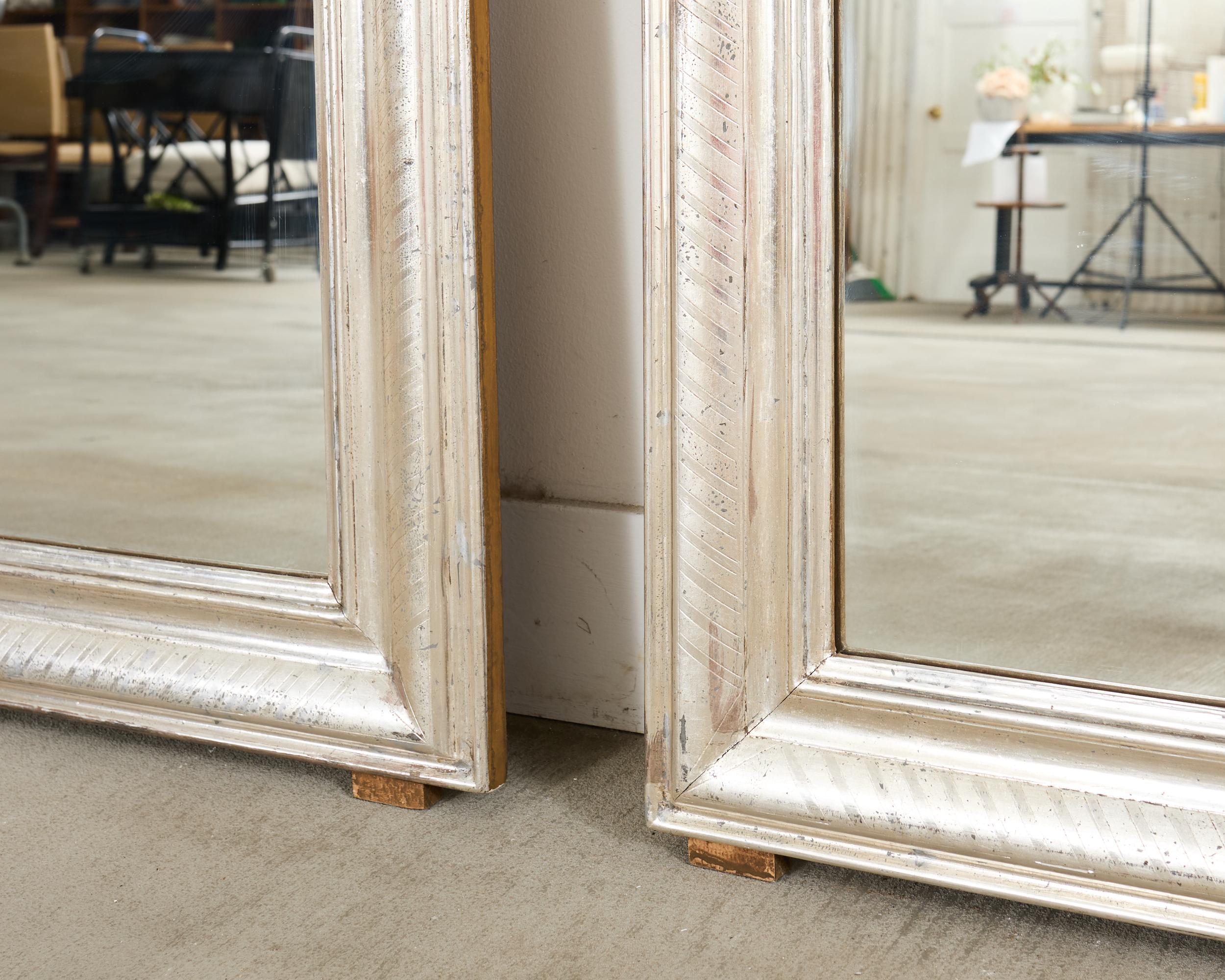 Paire de miroirs dorés à la feuille d'argent Louis Philippe 6 pieds en vente 5