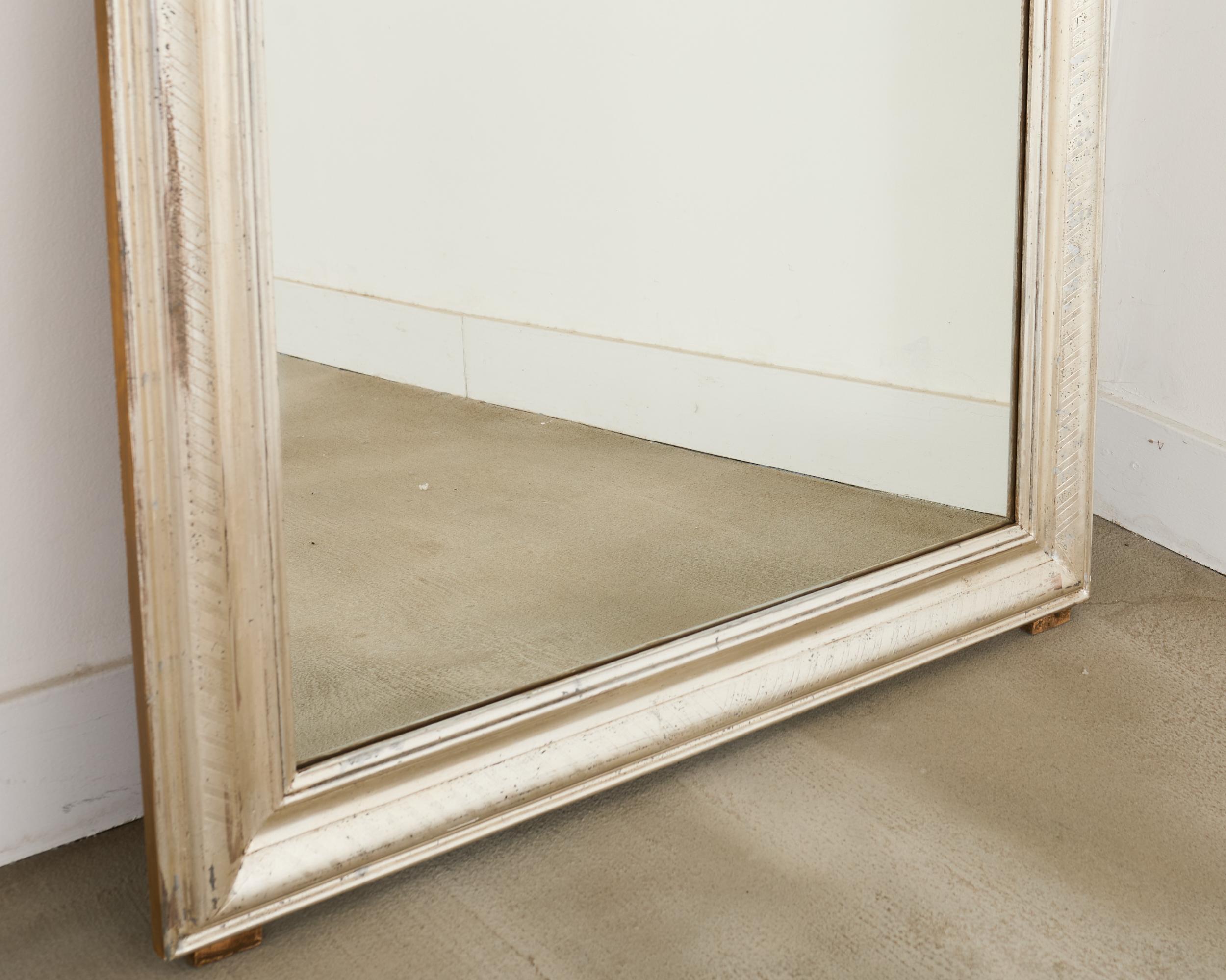 Paire de miroirs dorés à la feuille d'argent Louis Philippe 6 pieds en vente 9