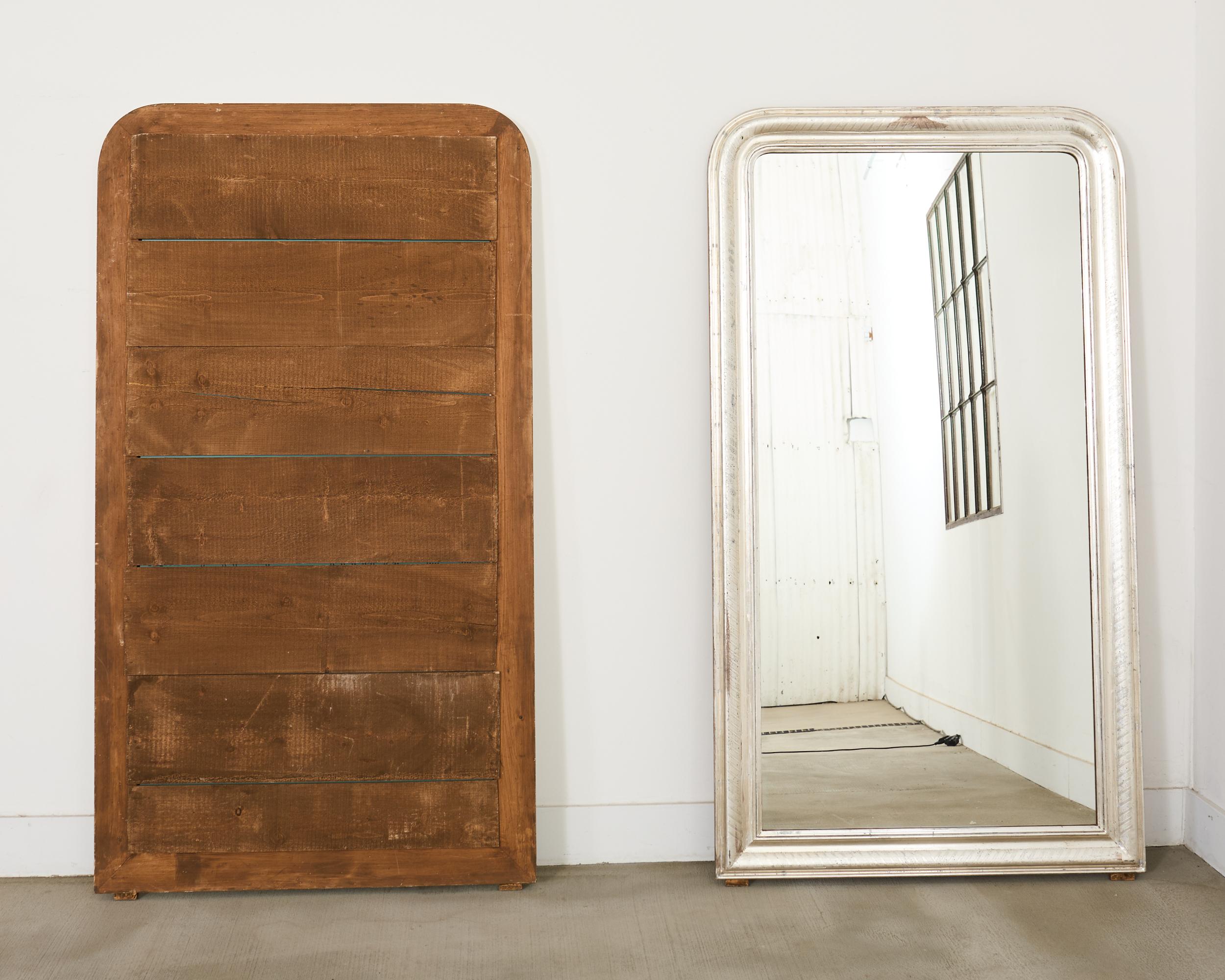 Paire de miroirs dorés à la feuille d'argent Louis Philippe 6 pieds en vente 11