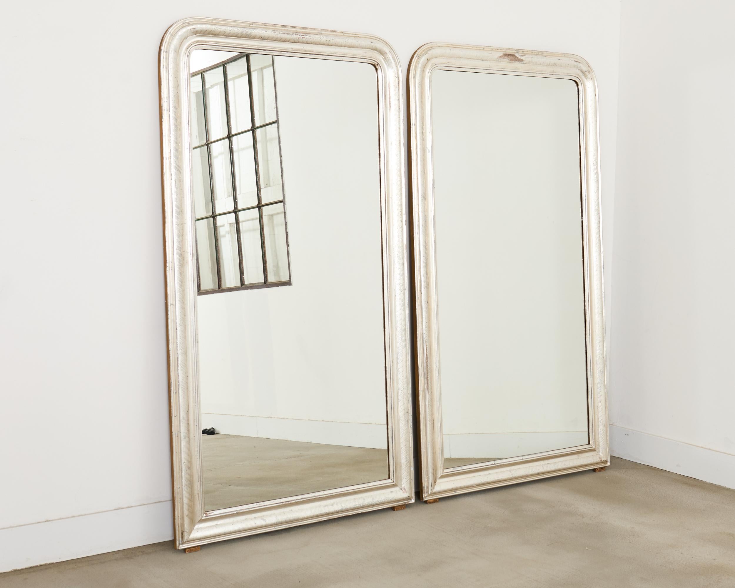 Louis-Philippe Paire de miroirs dorés à la feuille d'argent Louis Philippe 6 pieds en vente