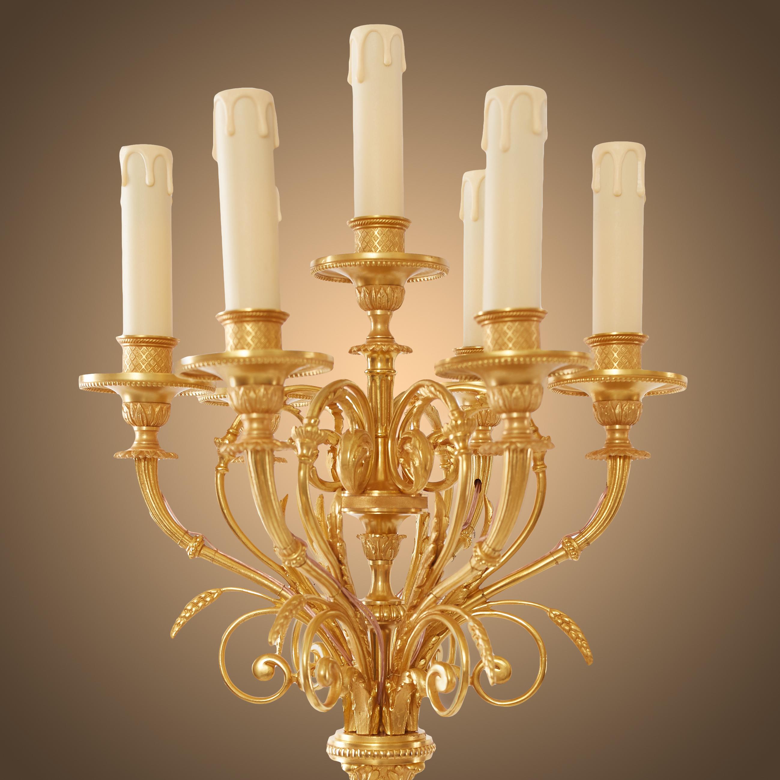 Paar Kandelaber im Louis Philippe-Stil aus Malachit und Ormolu im Angebot 6
