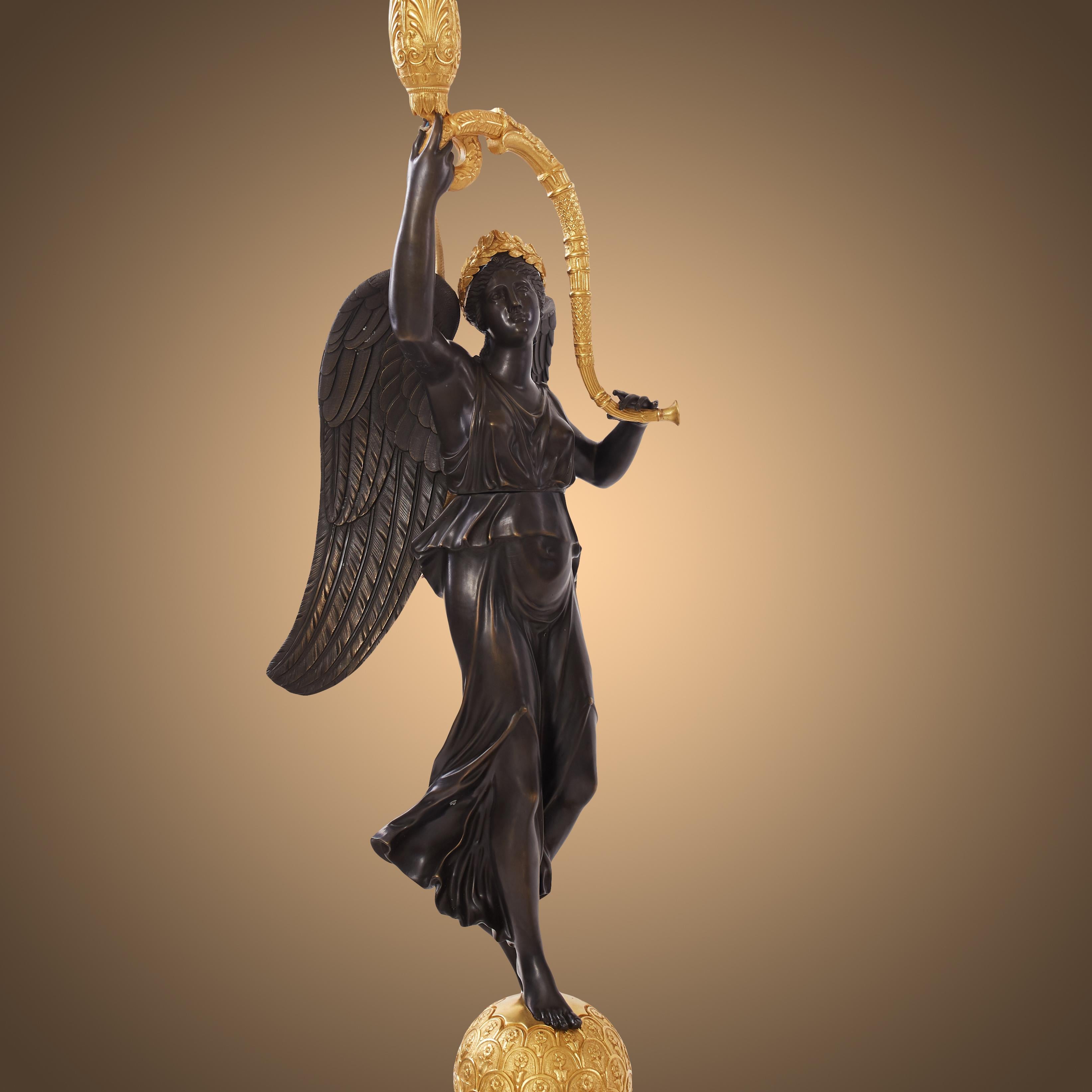 Paar Kandelaber im Louis Philippe-Stil aus Malachit und Ormolu im Angebot 1