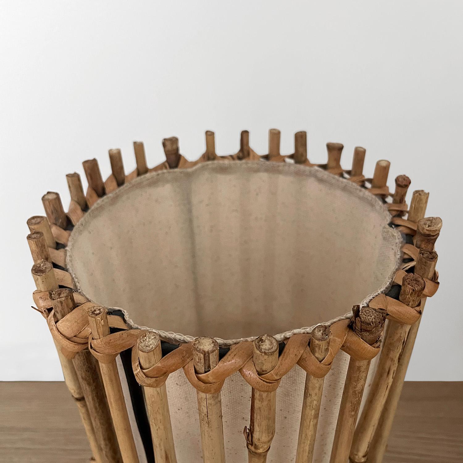 Pareja de lámparas de mesa francesas de bambú Louis Sognot en venta 8