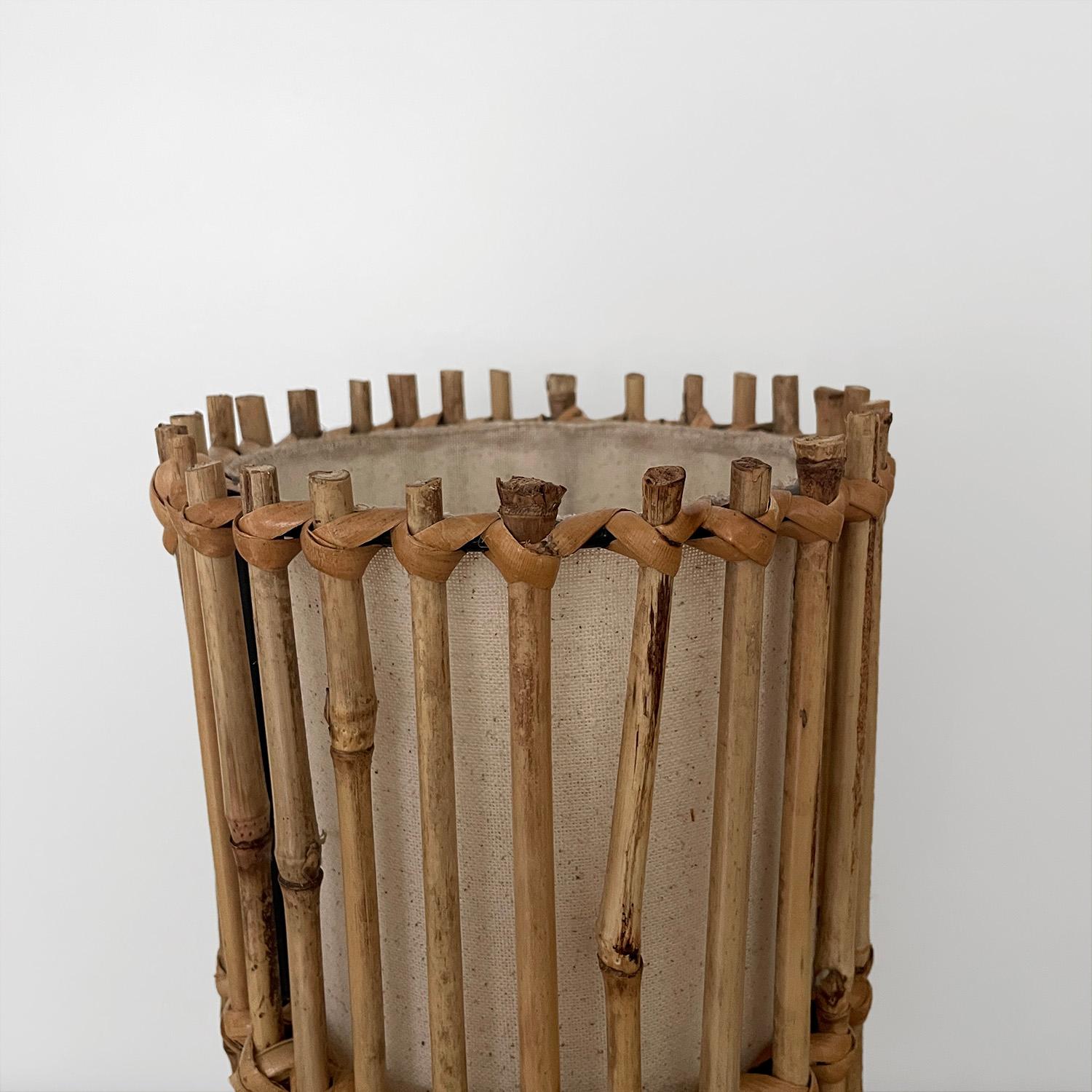 Pareja de lámparas de mesa francesas de bambú Louis Sognot siglo XX en venta