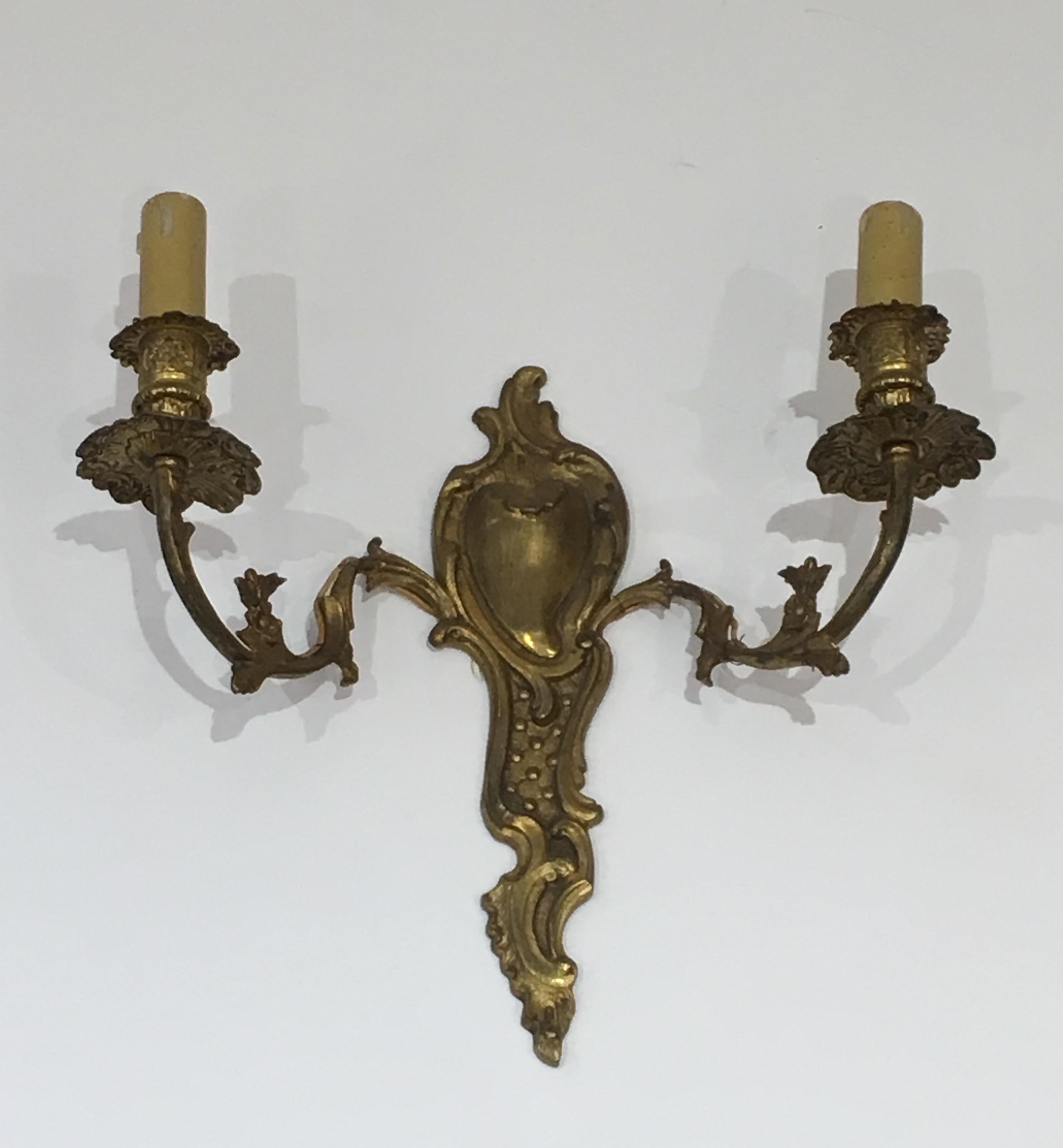 Pareja de apliques de bronce estilo Luis XV, franceses, hacia 1920 en venta 7