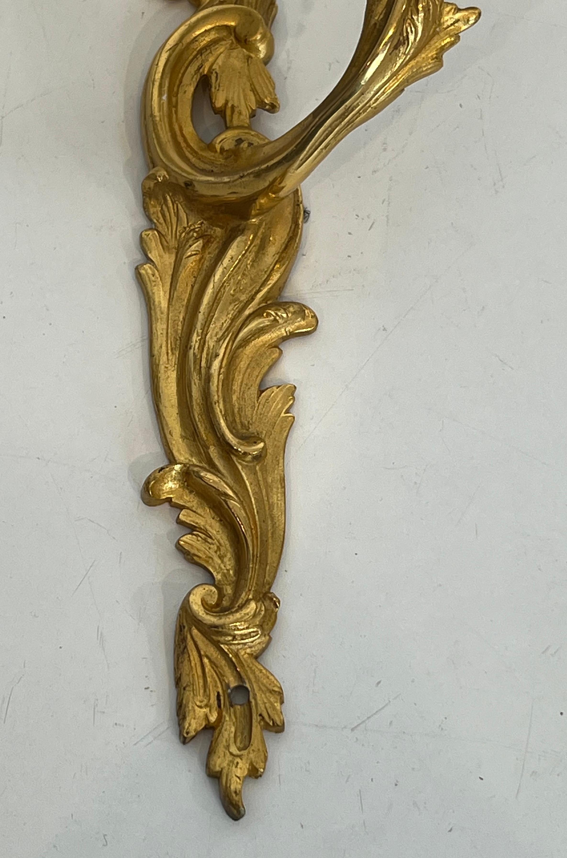 Coppia di sconsigliere in bronzo dorato in stile Luigi XV in vendita 3