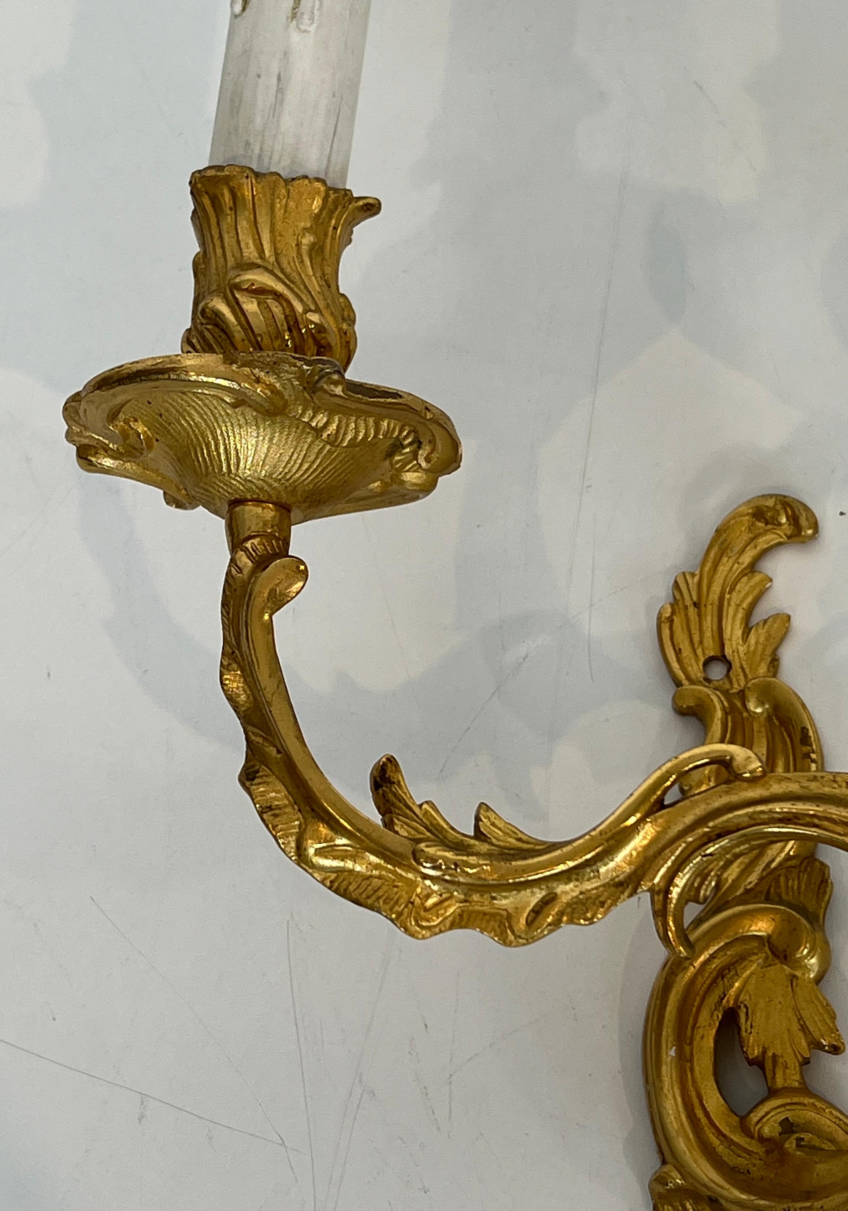 Coppia di sconsigliere in bronzo dorato in stile Luigi XV in vendita 7