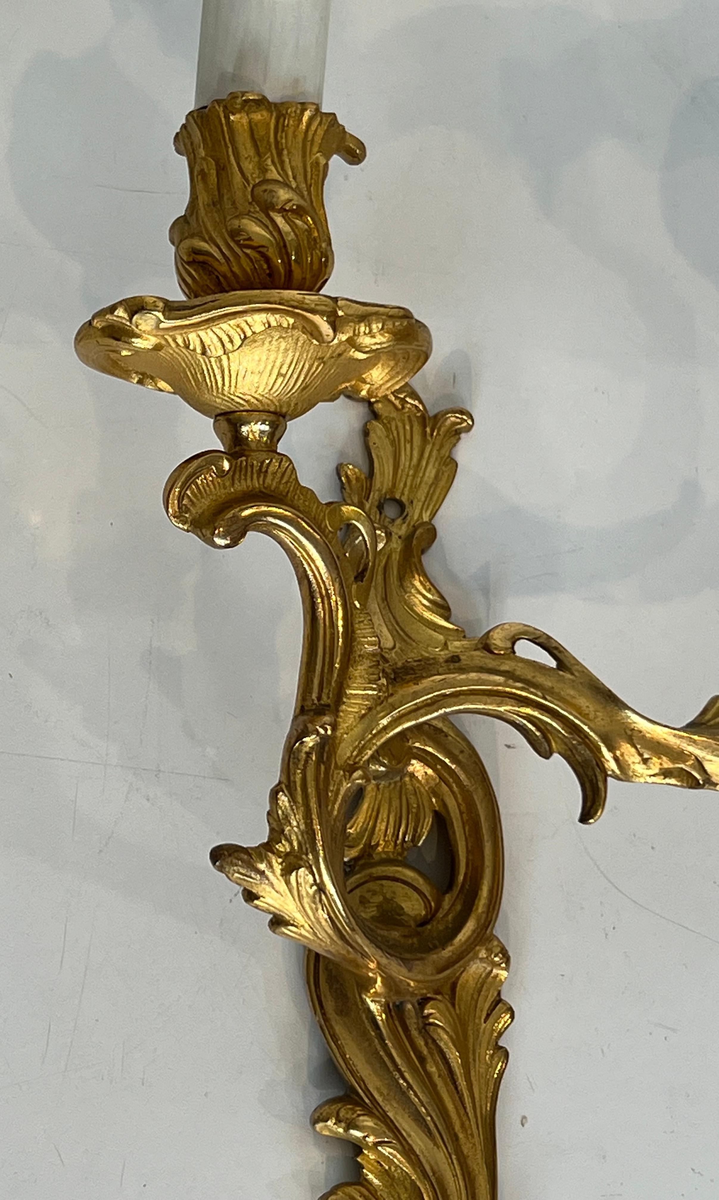 Coppia di sconsigliere in bronzo dorato in stile Luigi XV in vendita 8