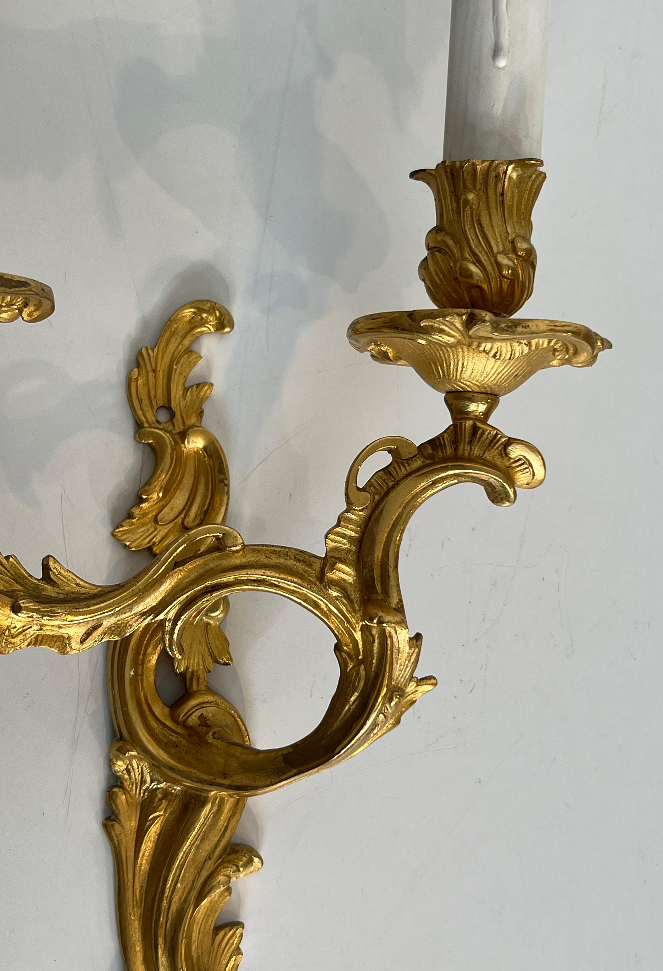 Coppia di sconsigliere in bronzo dorato in stile Luigi XV in vendita 10