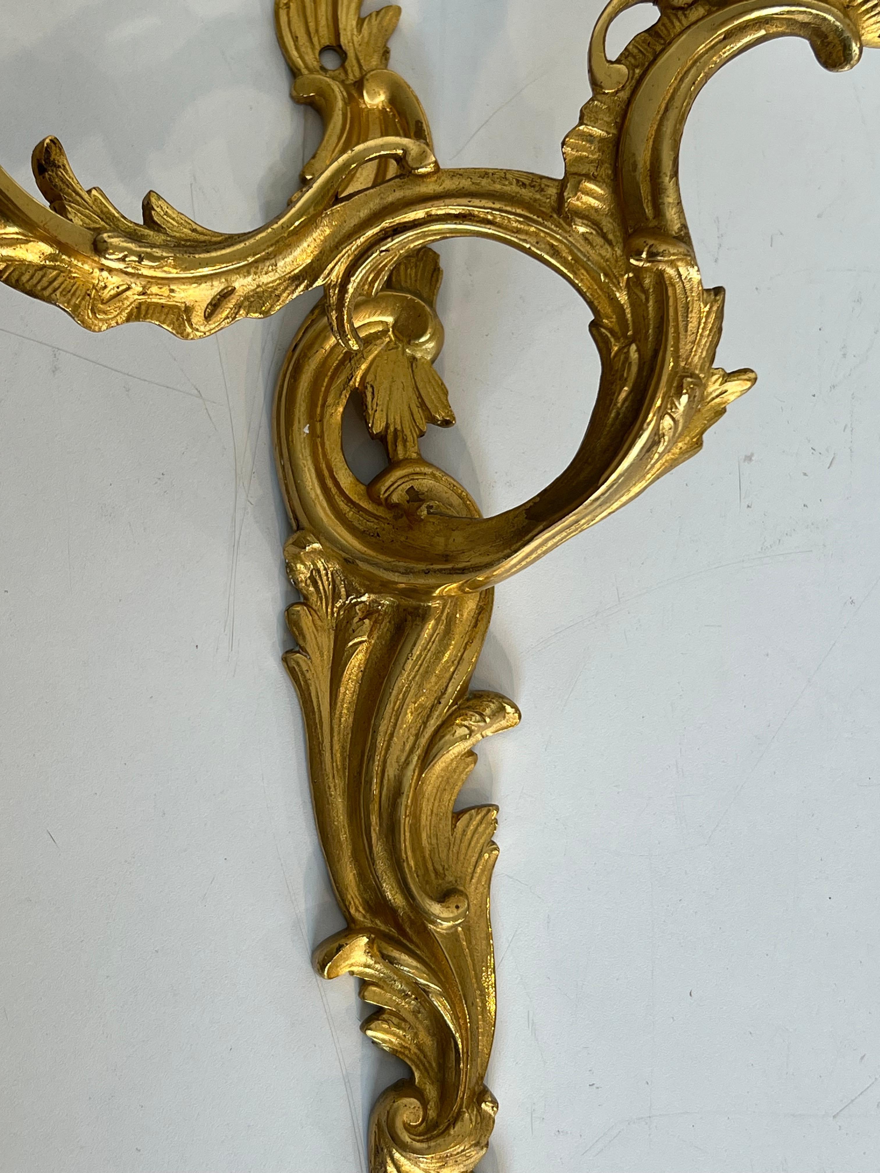 Coppia di sconsigliere in bronzo dorato in stile Luigi XV in vendita 1
