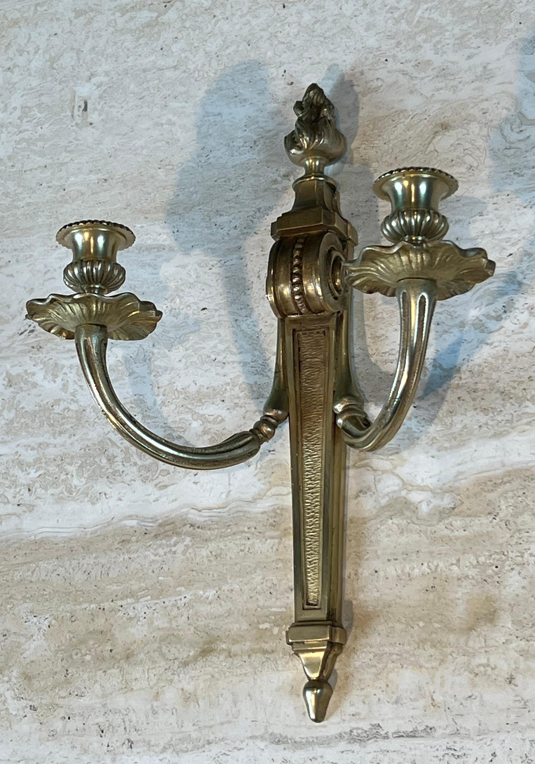 Pareja de apliques de bronce estilo Luis XVI en Bueno estado para la venta en Marcq-en-Barœul, Hauts-de-France