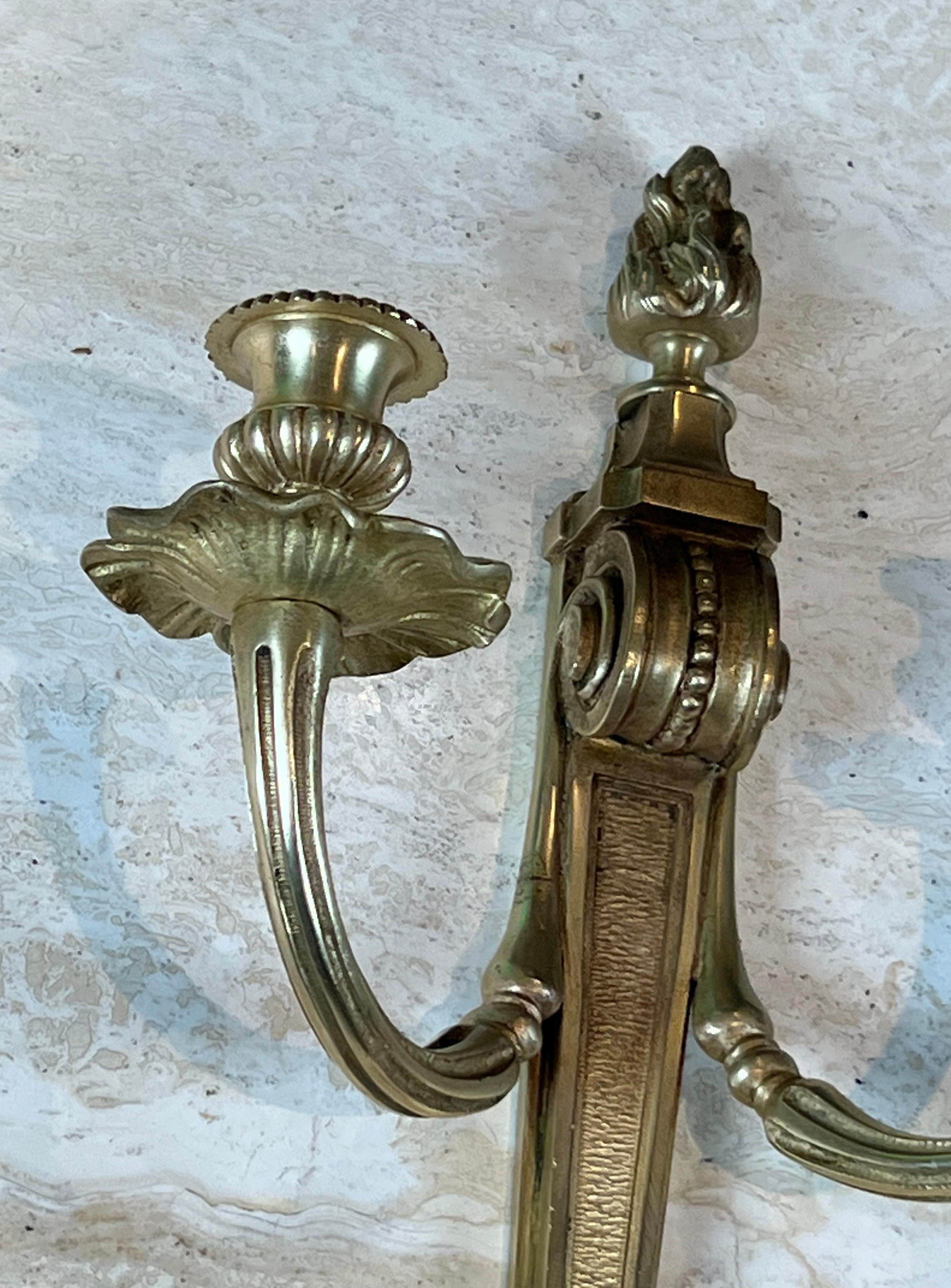Pareja de apliques de bronce estilo Luis XVI principios del siglo XX en venta