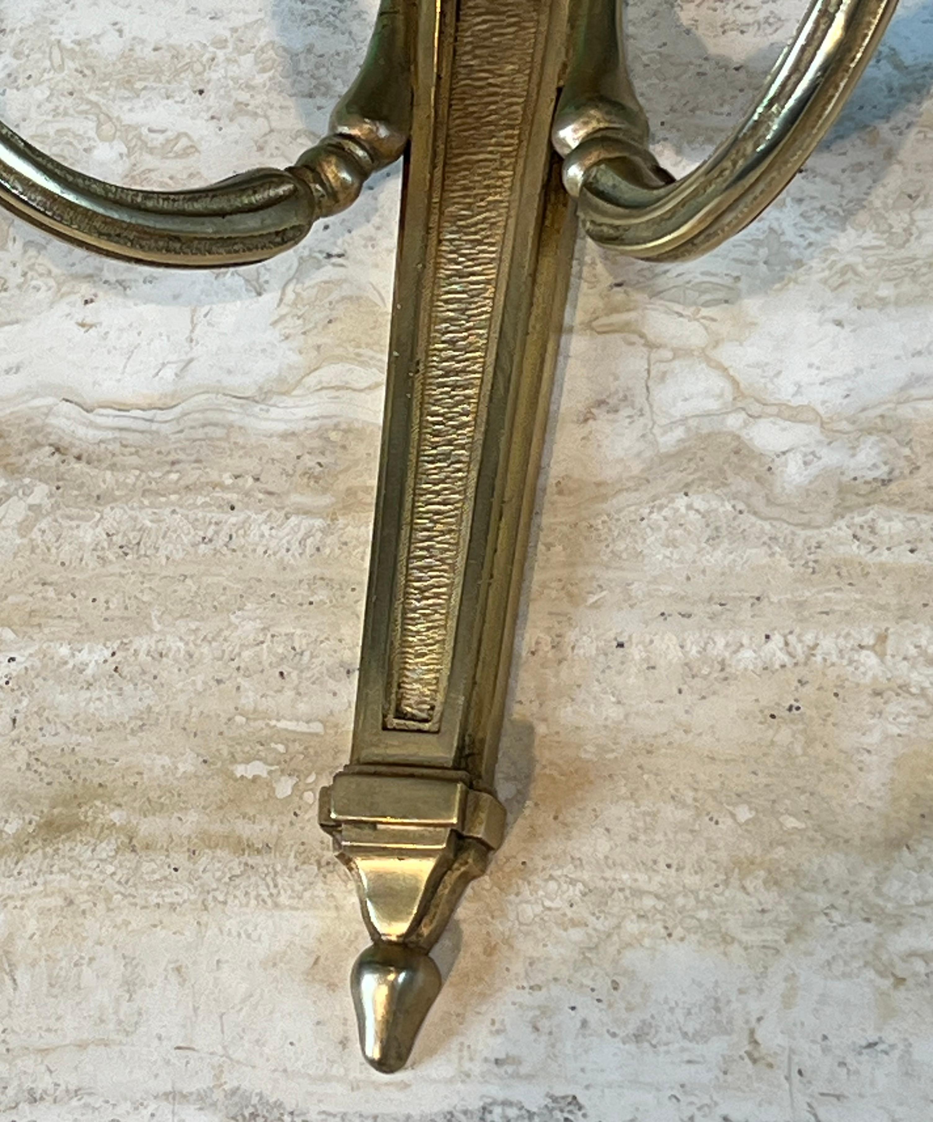 Pareja de apliques de bronce estilo Luis XVI en venta 3