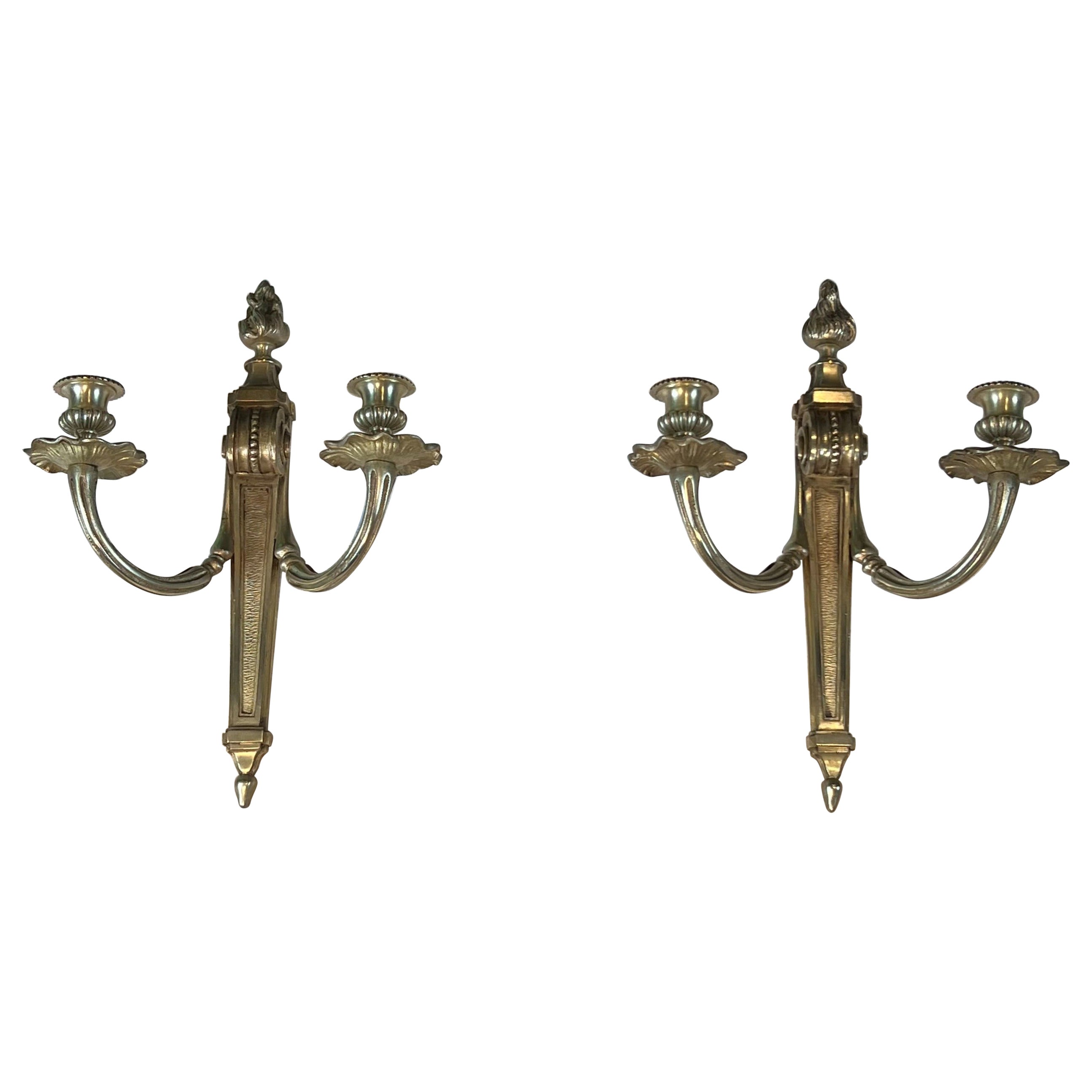 Pareja de apliques de bronce estilo Luis XVI
