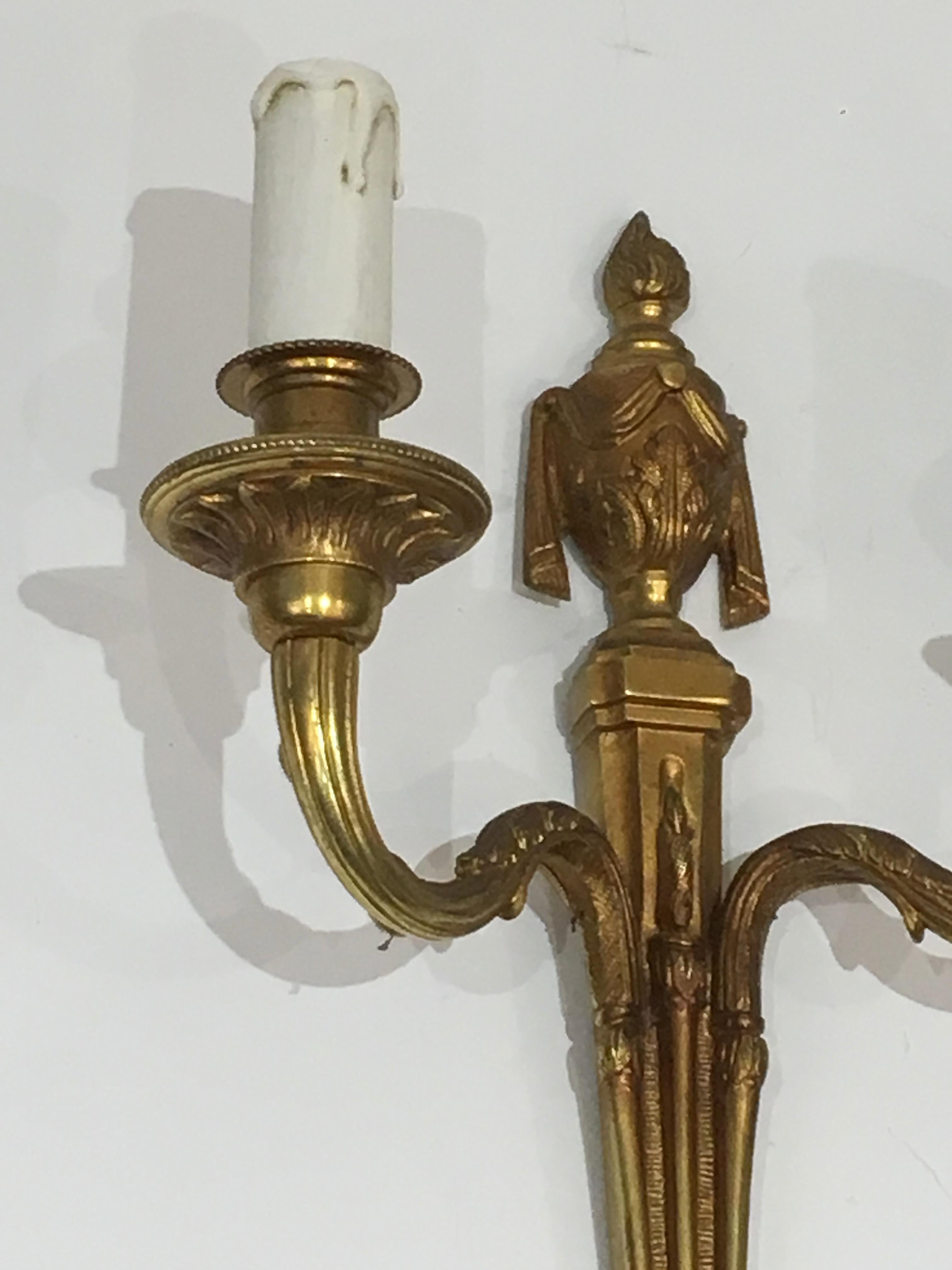 Pair of Louis the 16th Century Style Bronze Wall Sconces, French, circa 1940 In Good Condition For Sale In Marcq-en-Barœul, Hauts-de-France