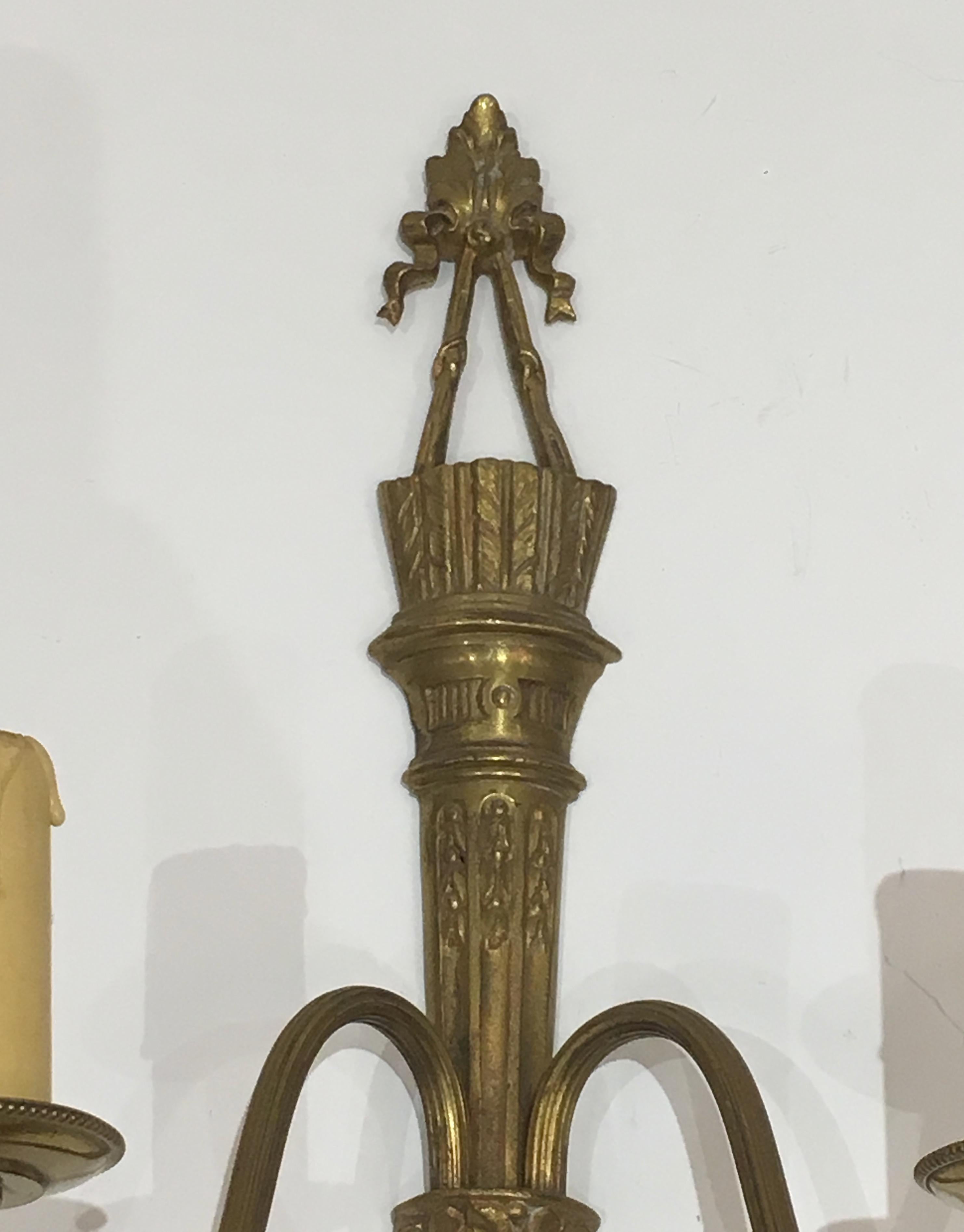 Paar Bronze-Wandleuchter im Louis-Stil des 16. Jahrhunderts mit Quiver und Bändern im Angebot 1