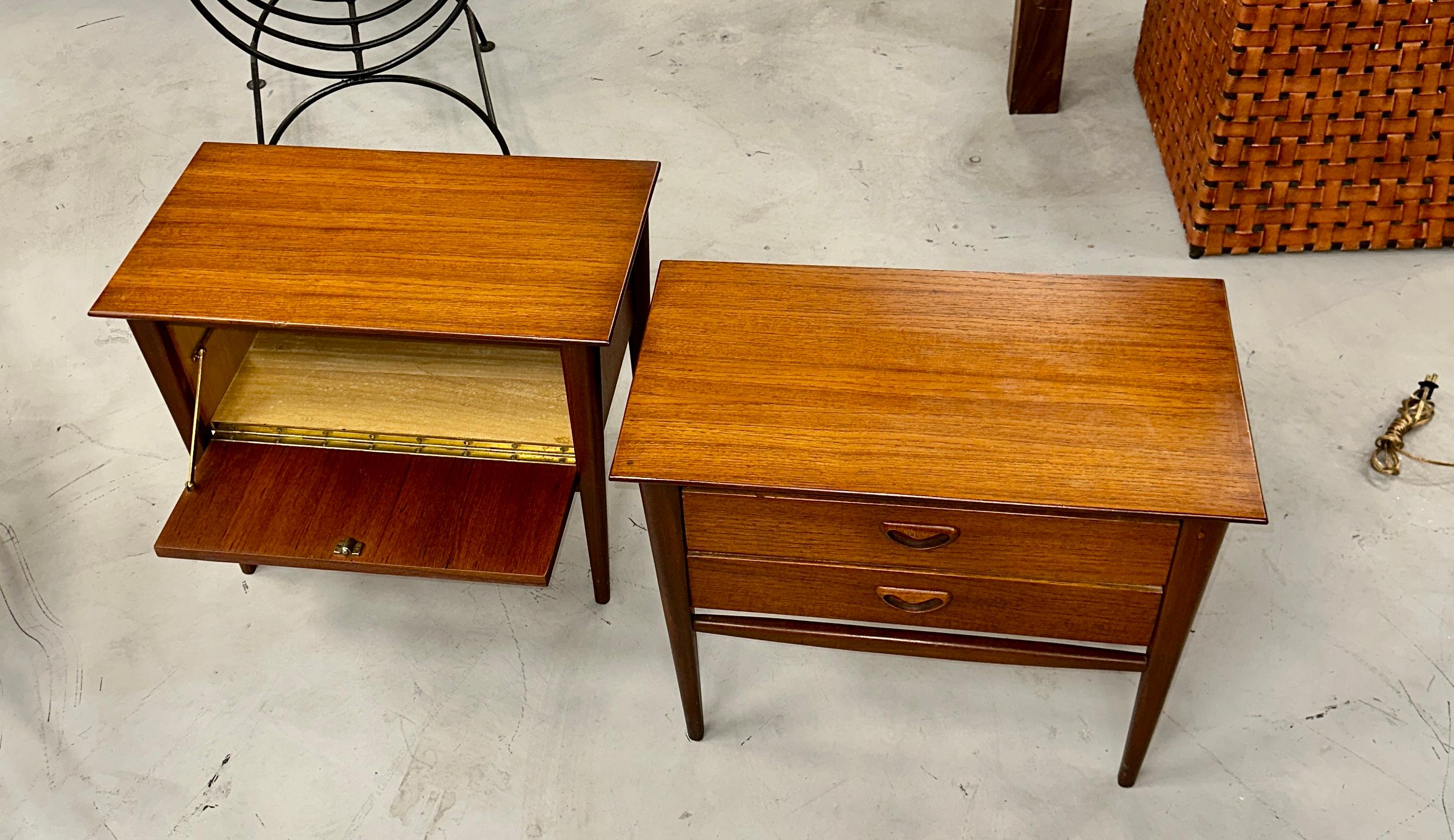 Pair of Louis Van Teeffelen Teak SIde Tables Nightstands In Good Condition For Sale In Palm Springs, CA