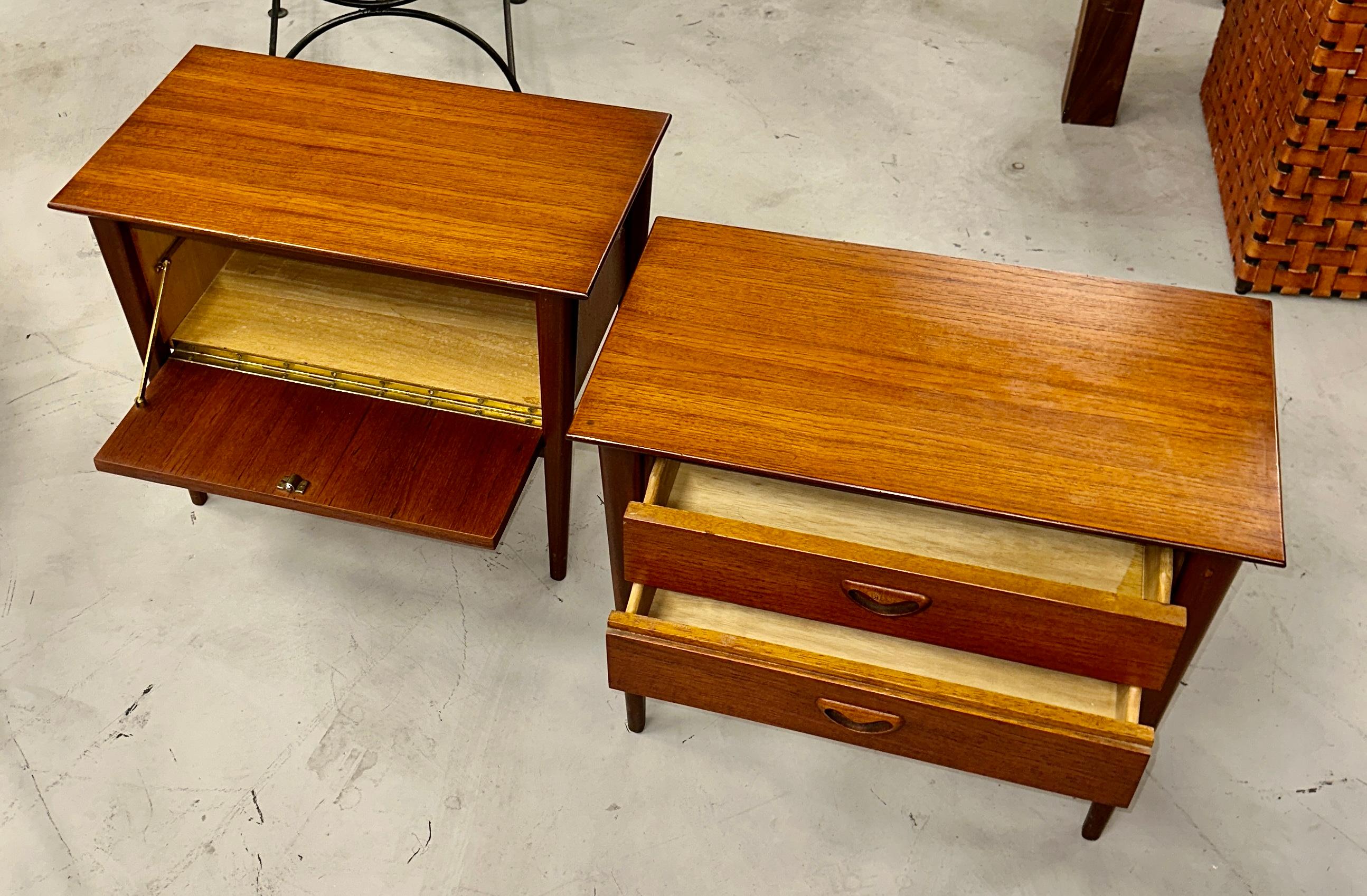 20th Century Pair of Louis Van Teeffelen Teak SIde Tables Nightstands For Sale