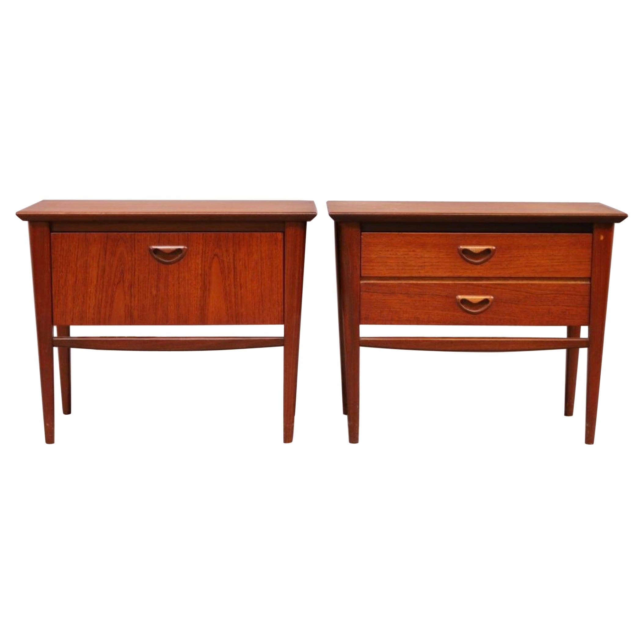 Coppia di Tavoli da Notte in Teak Louis Van Teeffelen