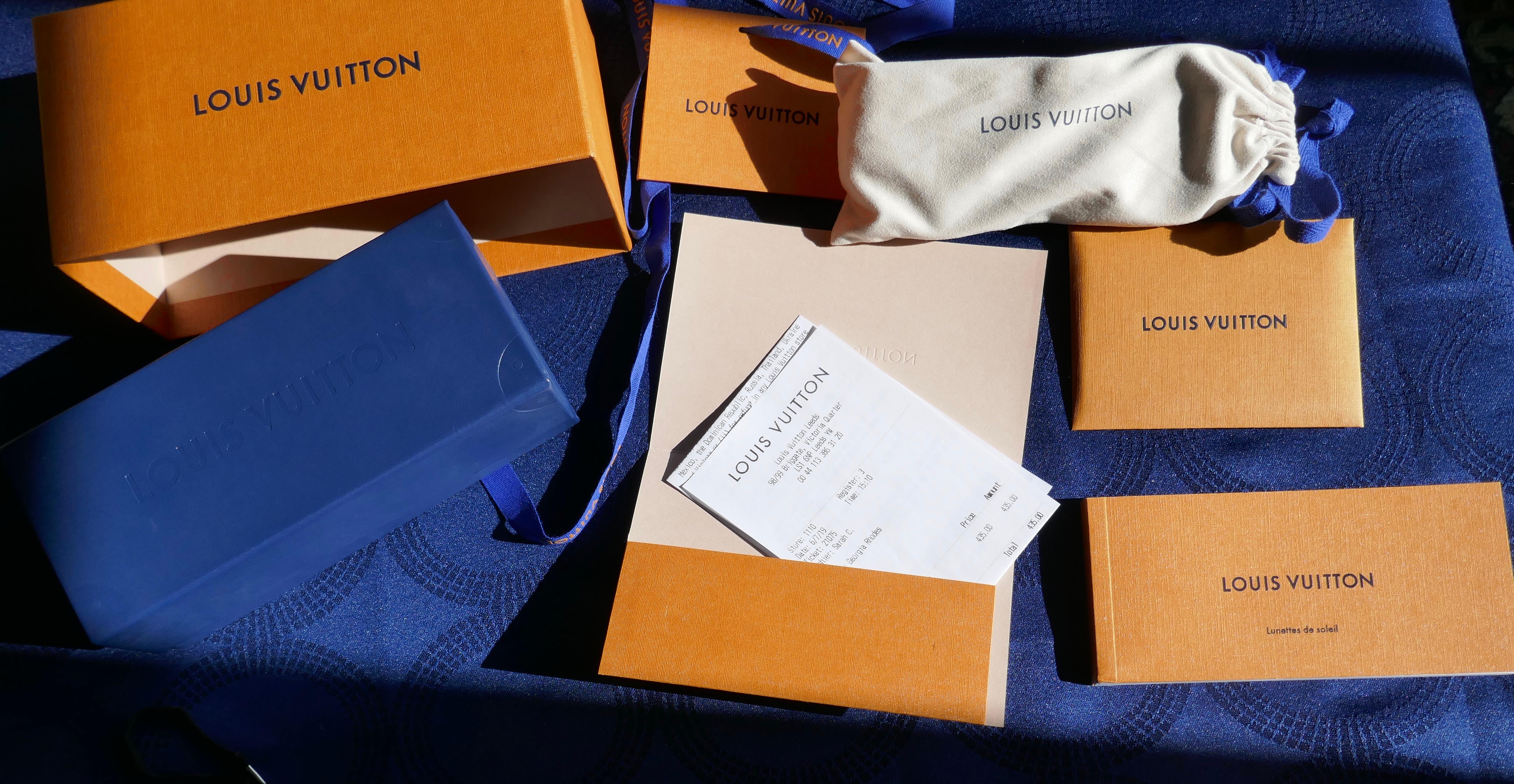 Paire d'abat-jour Louis Vuitton Paris Texas authentiques avec étui reçu Etc en vente 2