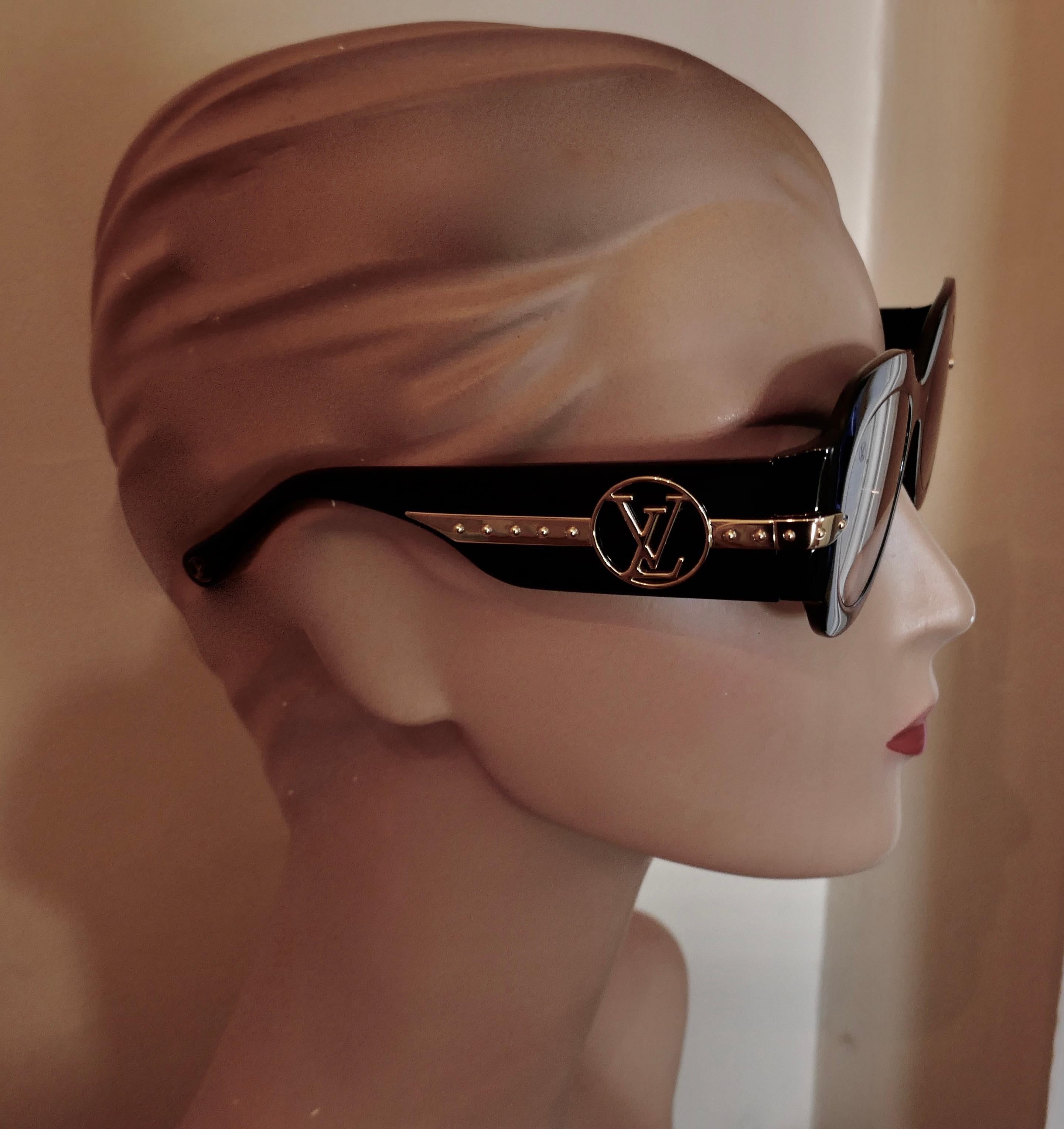 A Pair of Louis Vuitton Paris Texas Sunglasses Authentic With Receipt Case Box Etc

Louis Vuitton's Paris Texas Range in Black and Gold the designs from this line are very sought-after. 
Rare edition which includes this gorgeous pair of sunglasses.