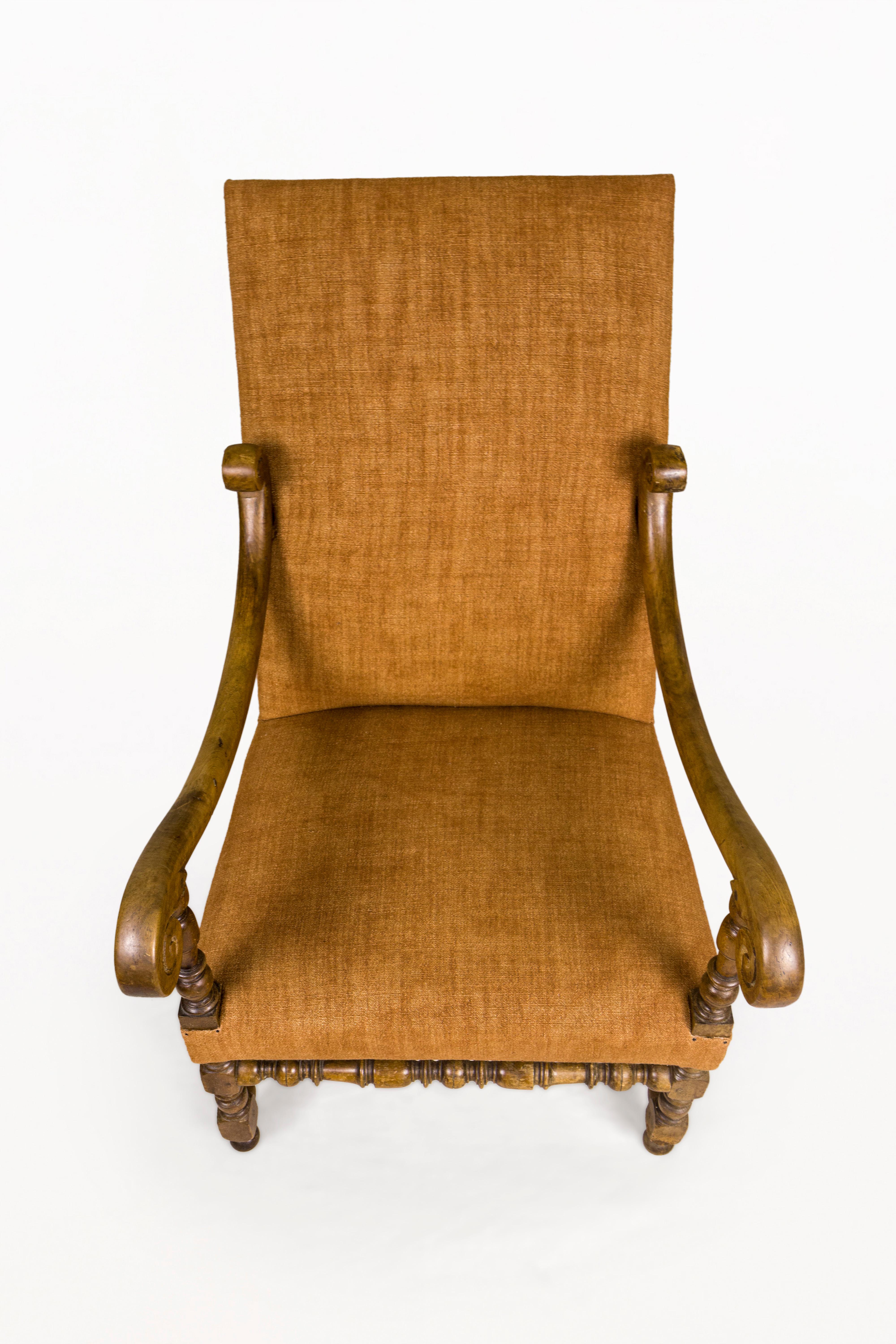 Noyer Paire de fauteuils Louis XIII, vers le XVIIe siècle, France en vente