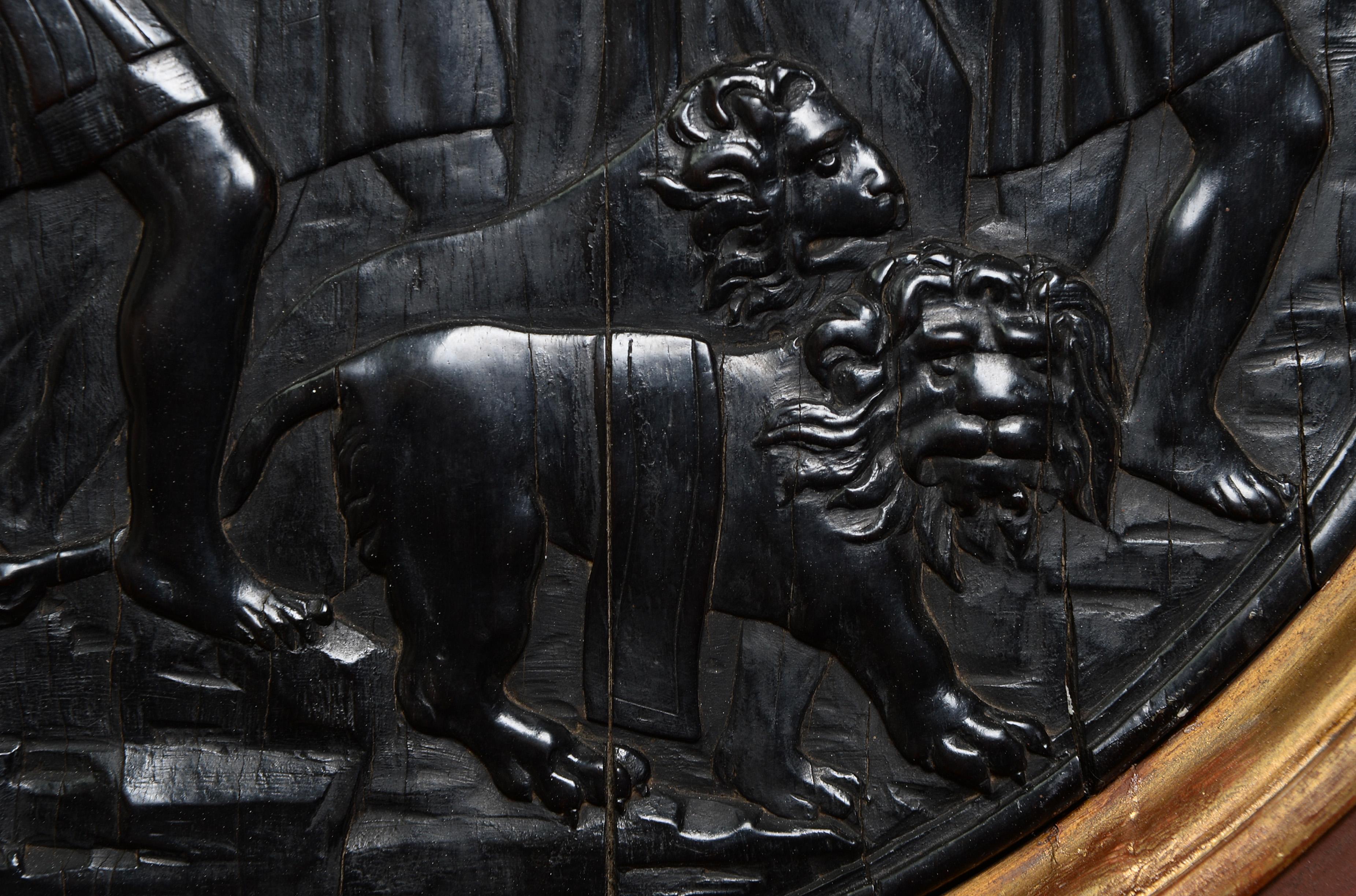 Paire de tonneaux Louis XIII sculptés en ébène en vente 5