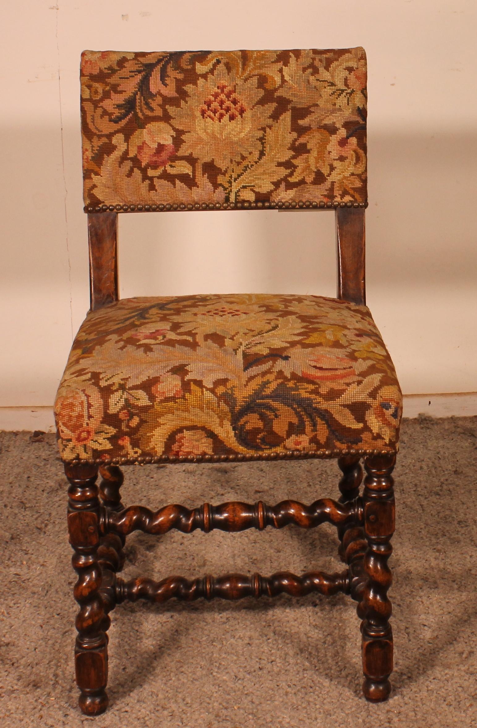 A fine pair of Louis XIII chairs in oak from the 17th century

Very beautiful turned base The base is connected by an H-shaped spacer and a spacer on the front

The chairs are covered with a very beautiful tapistry which is in superb condition