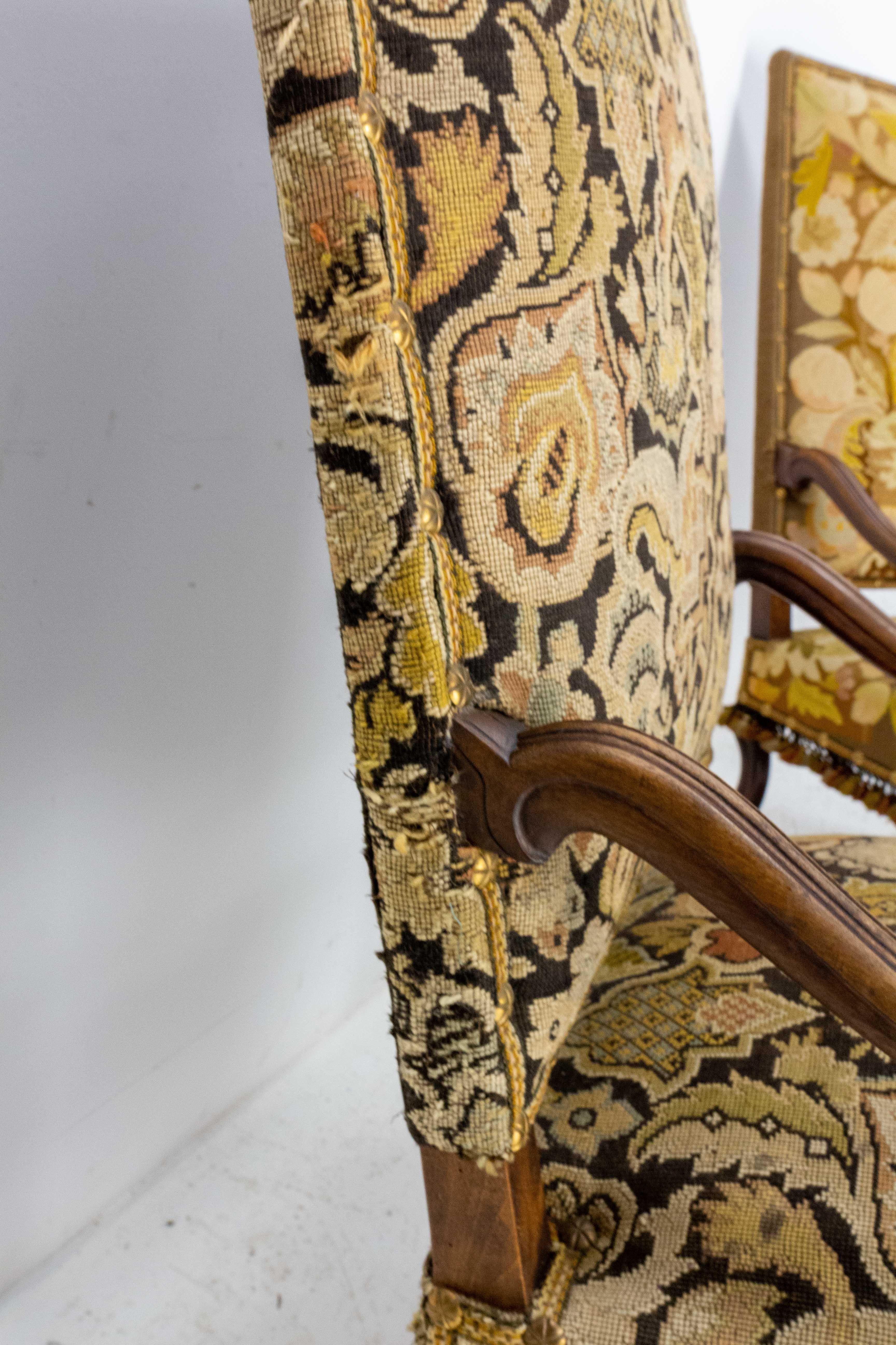 Paire de fauteuils ouverts de style néo- Louis XIII français, fin du 19ème siècle à recouvrir en vente 4